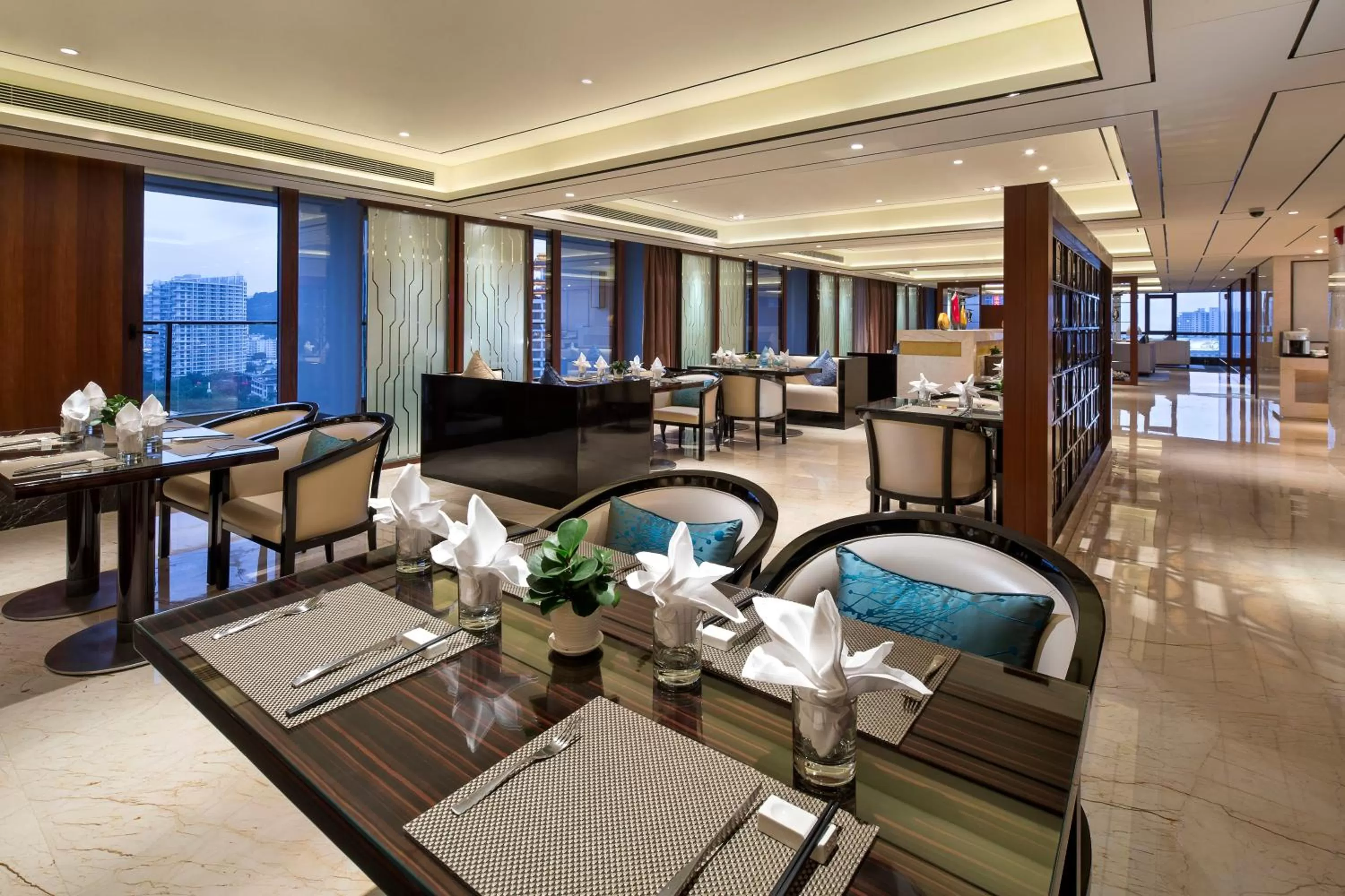 Lounge or bar in Crowne Plaza Sanya City Center by IHG