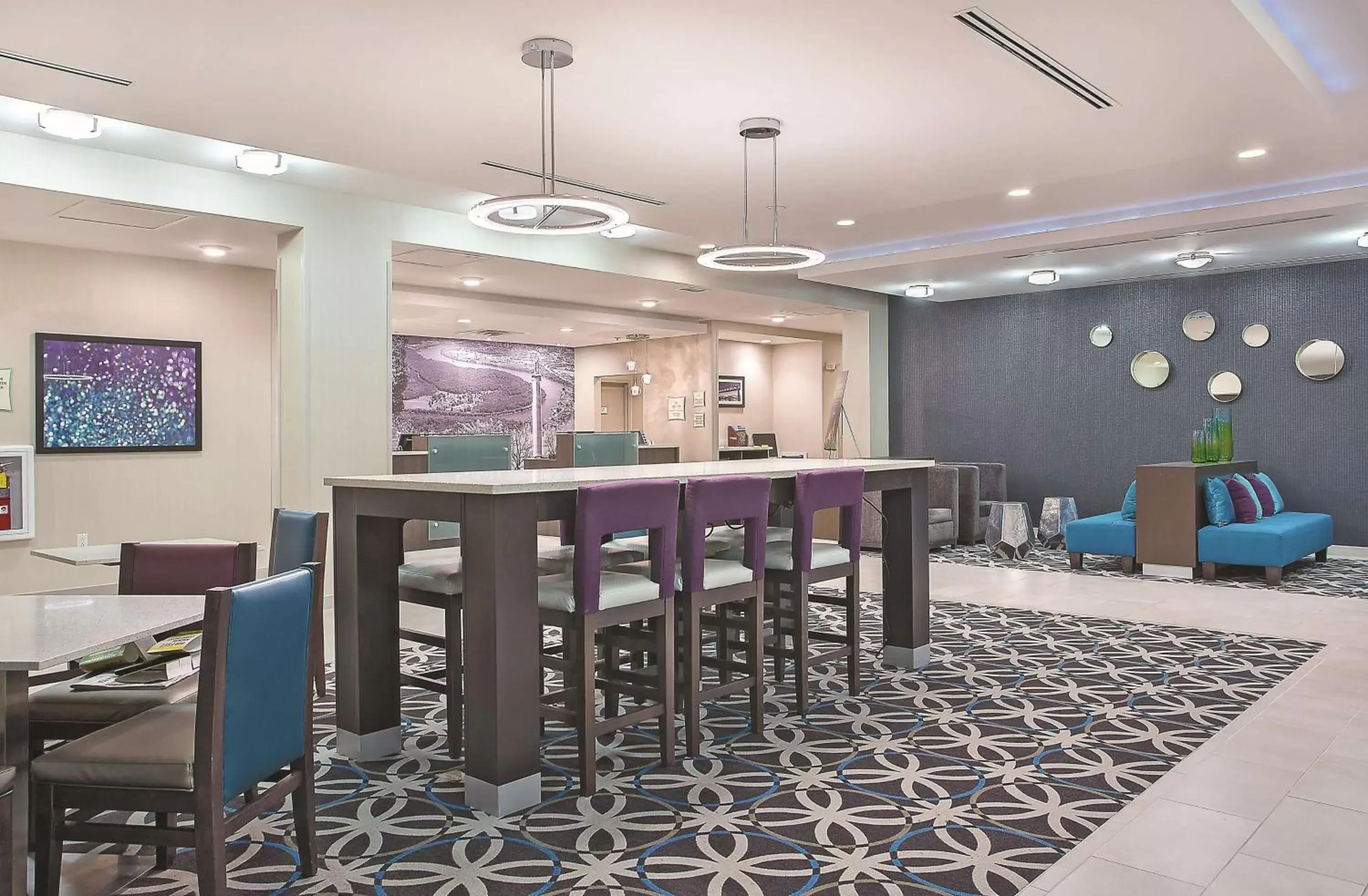 Lobby or reception in La Quinta by Wyndham Chattanooga - Lookout Mtn