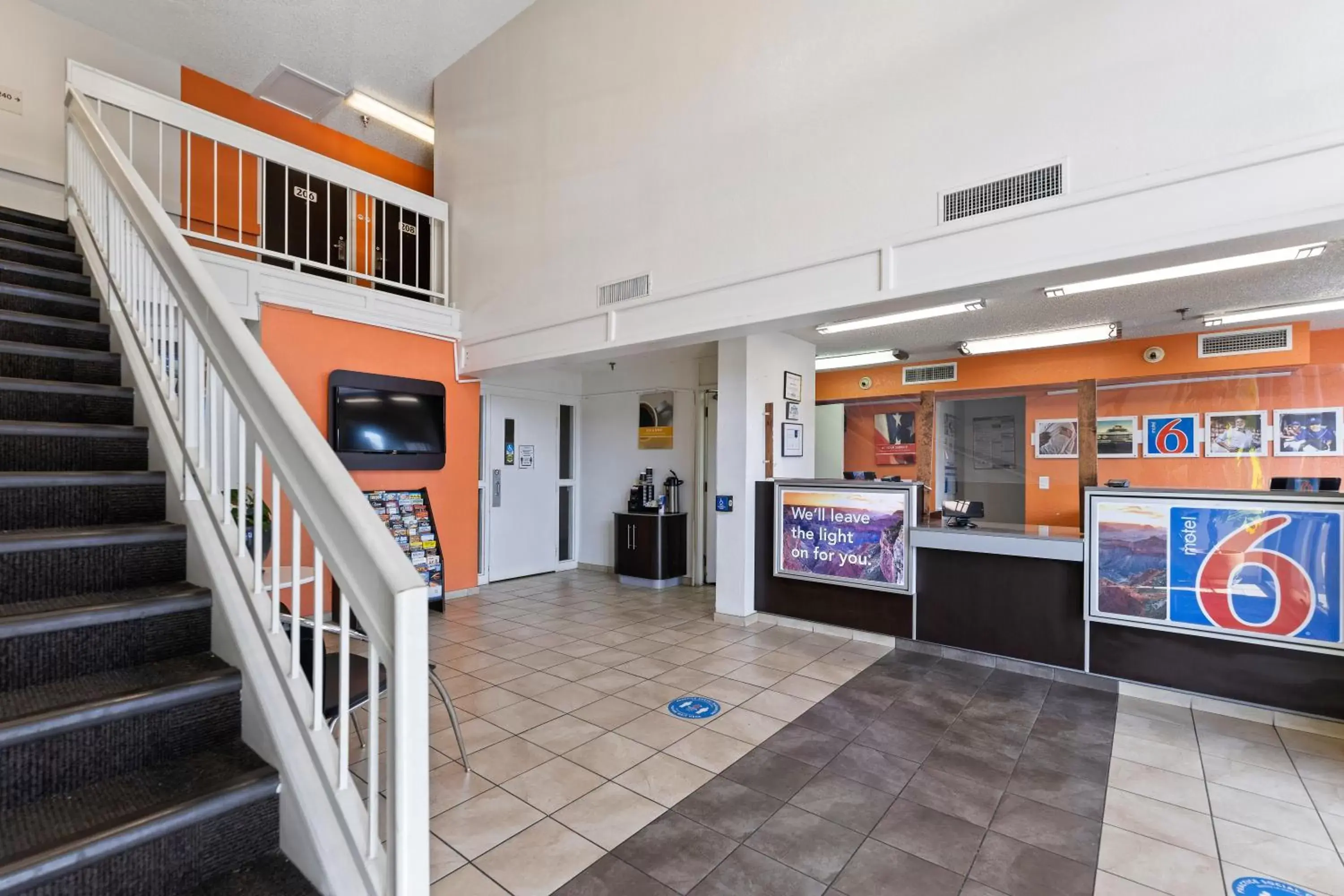 Lobby or reception in Motel 6 Tucson, AZ - North