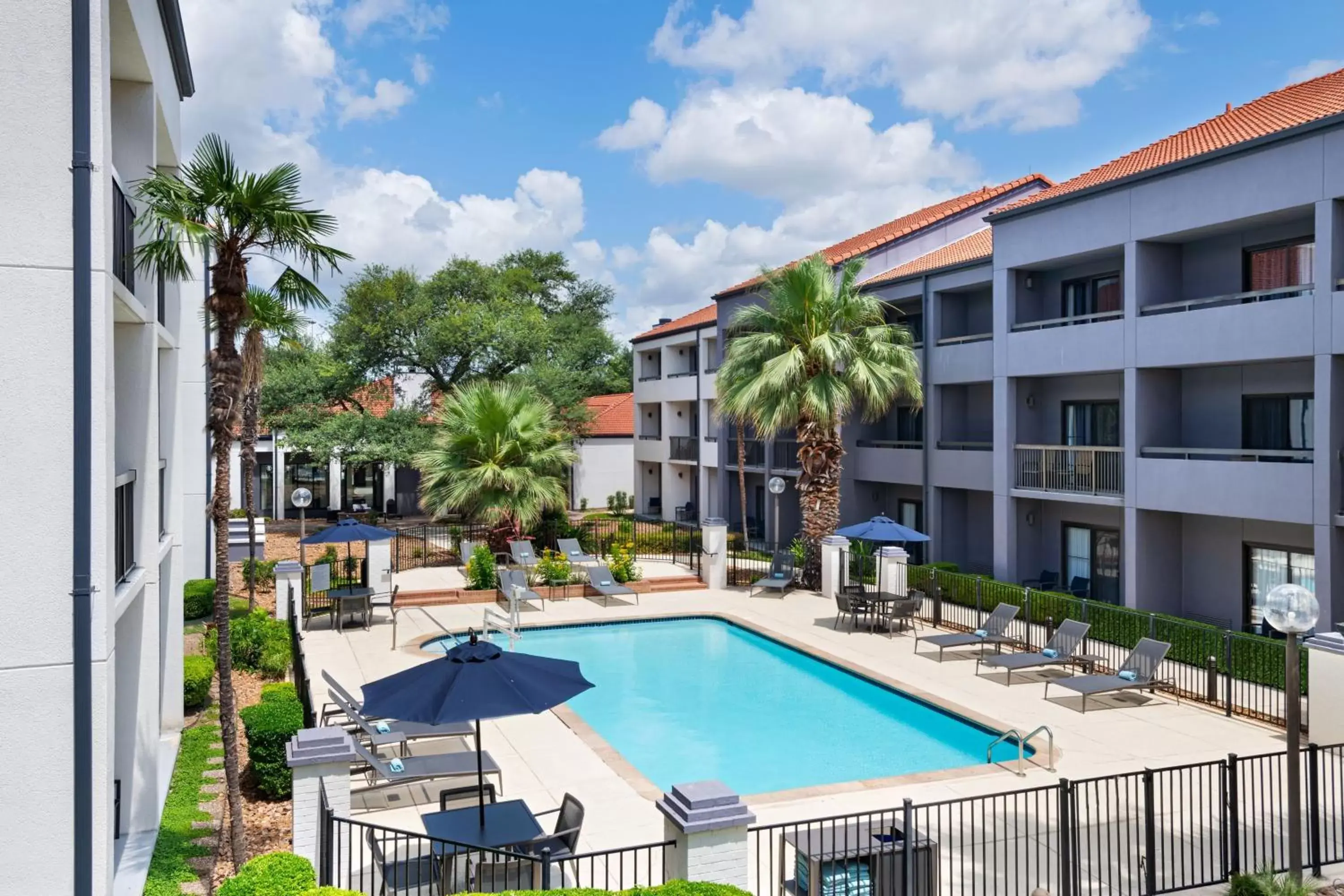 Swimming Pool in Courtyard by Marriott San Antonio Downtown