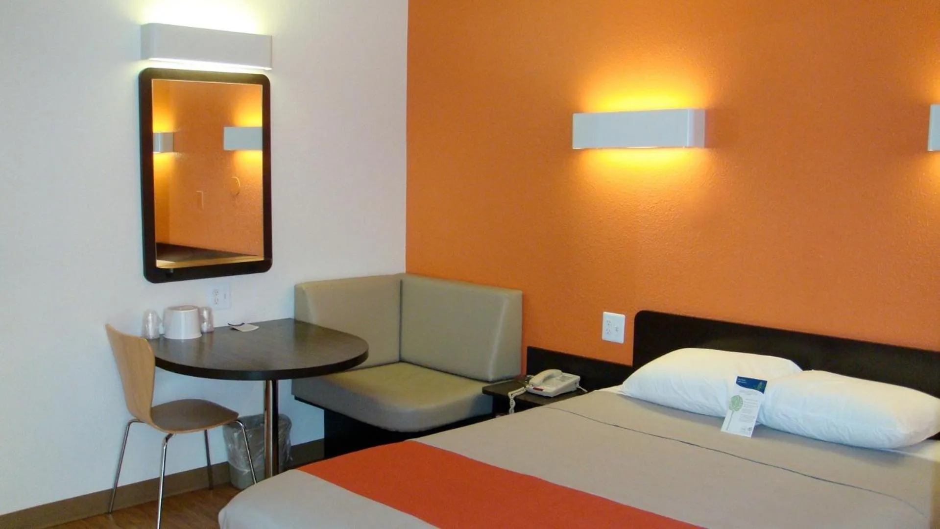 Bedroom, Bed in Motel 6-Oroville, CA