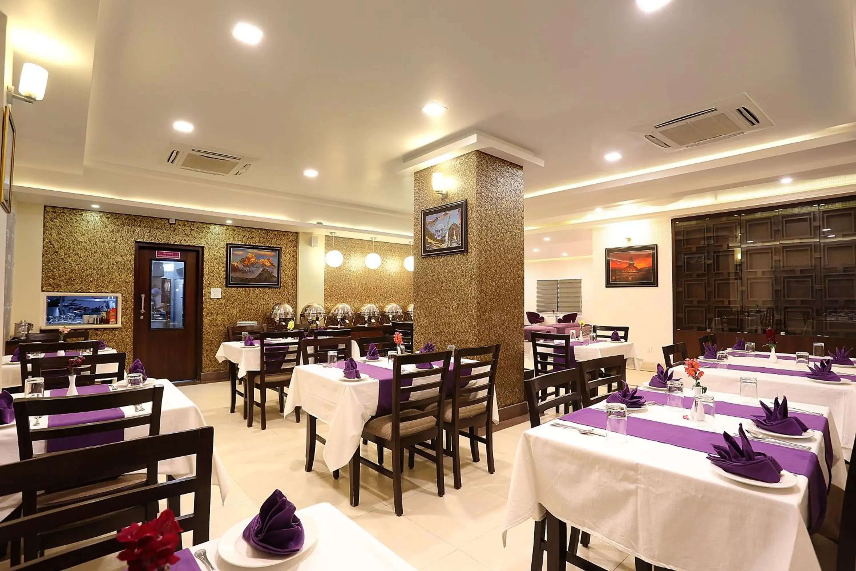 Restaurant/Places to Eat in Hotel Harmika