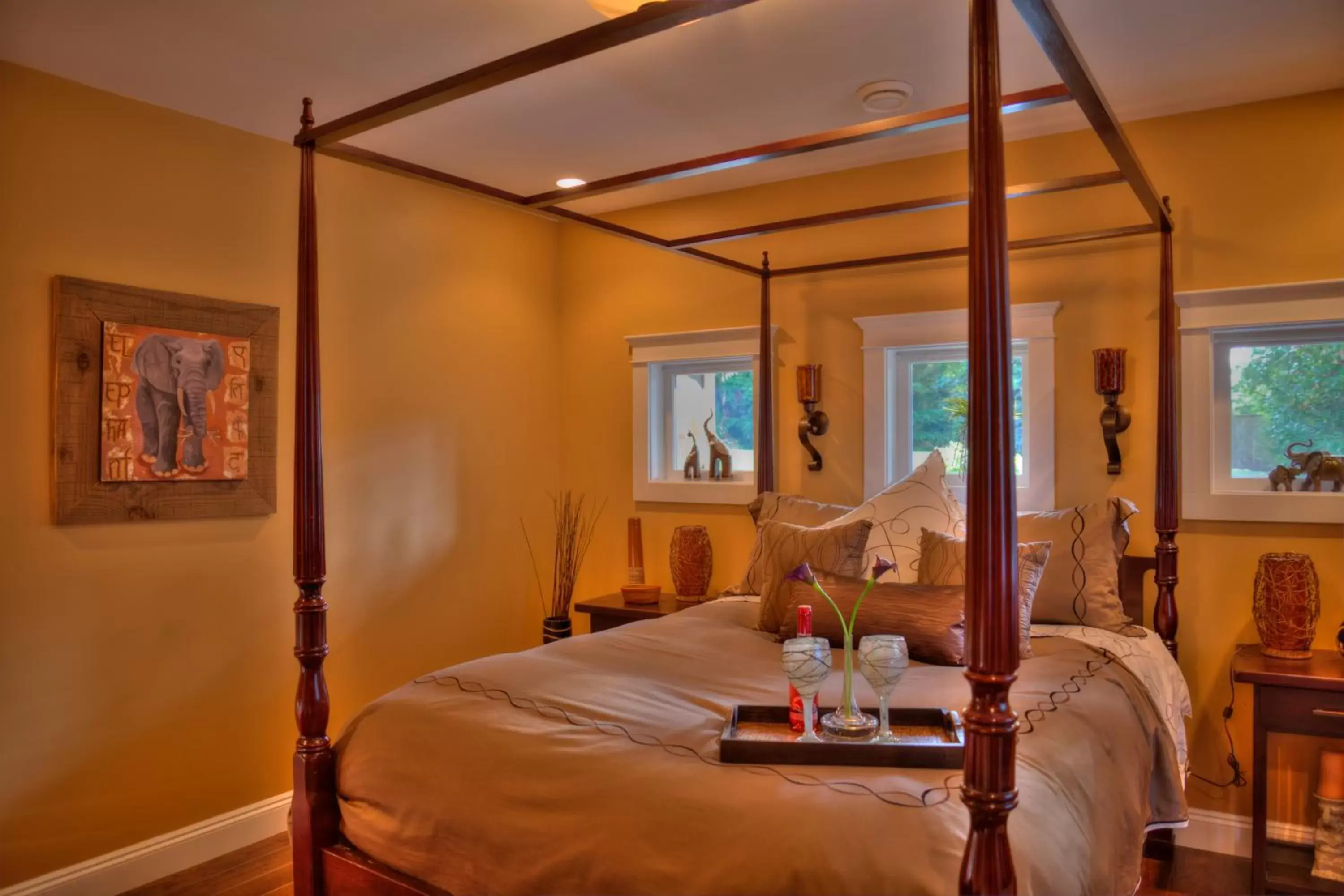 Bed, Restaurant/Places to Eat in Shawnigan Suite B & B