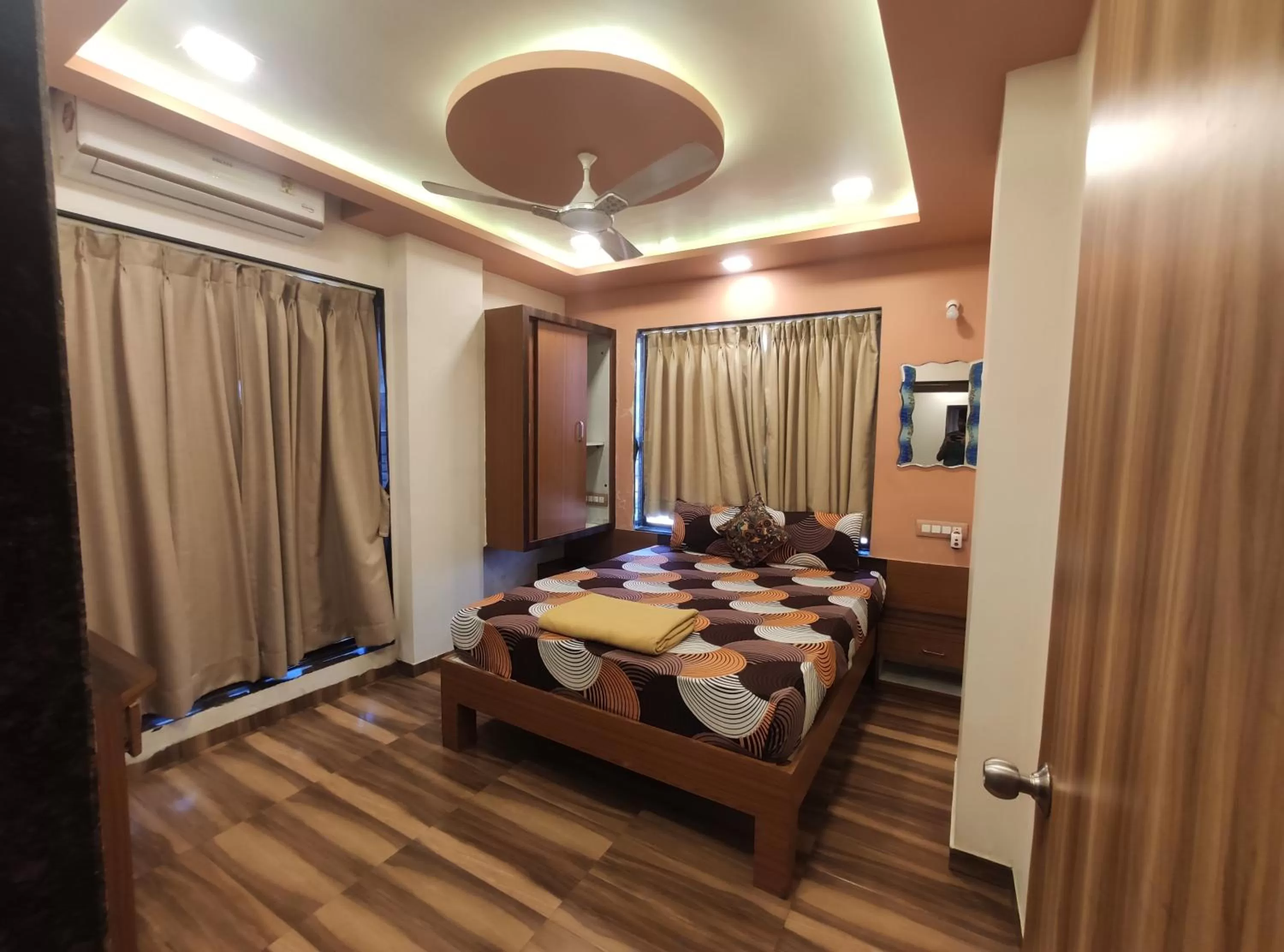 Bedroom, Bed in Pooja Villa Suites-Rooms and Pool, Igatpuri