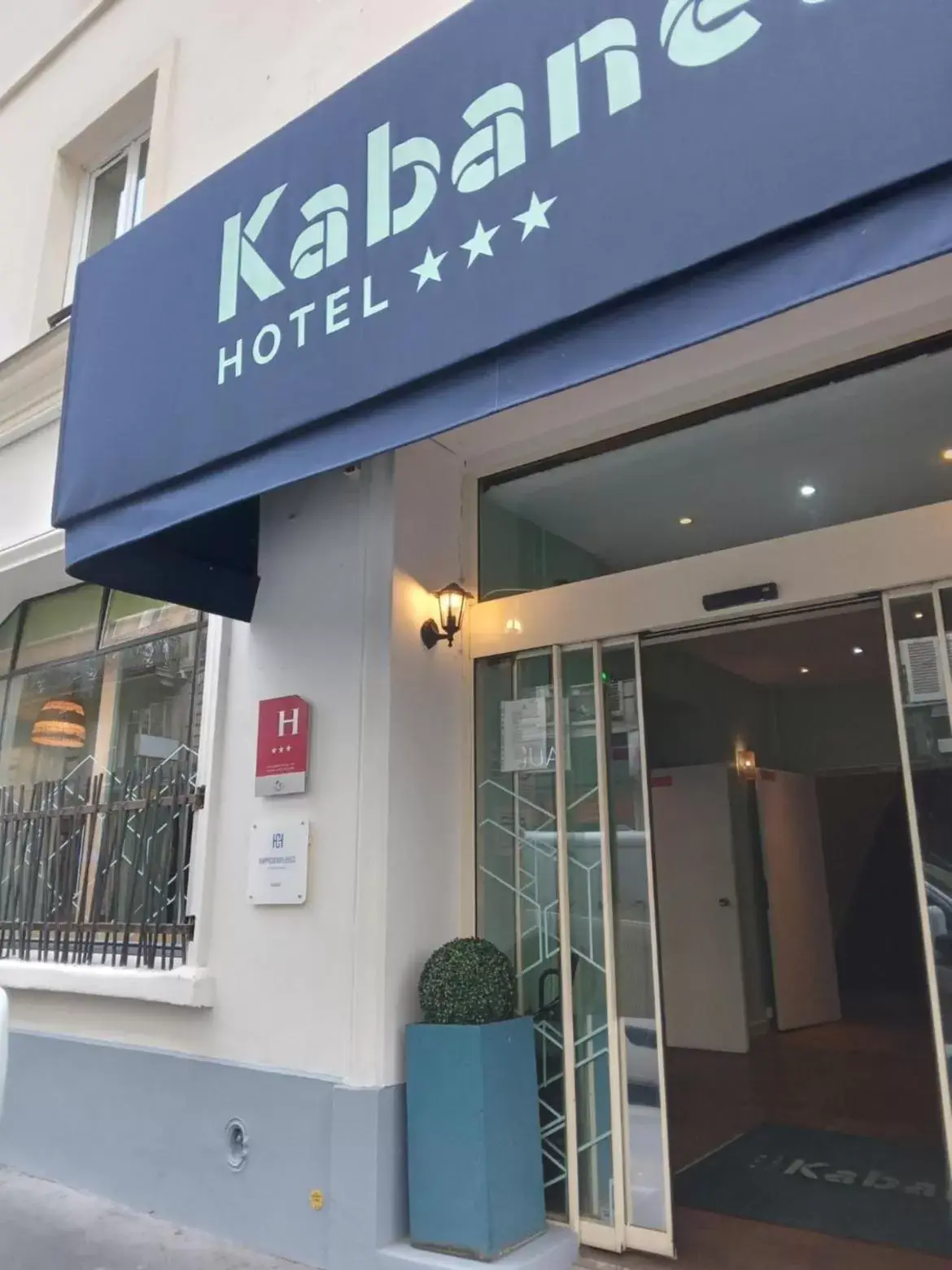 Facade/entrance in Hôtel Kabanel