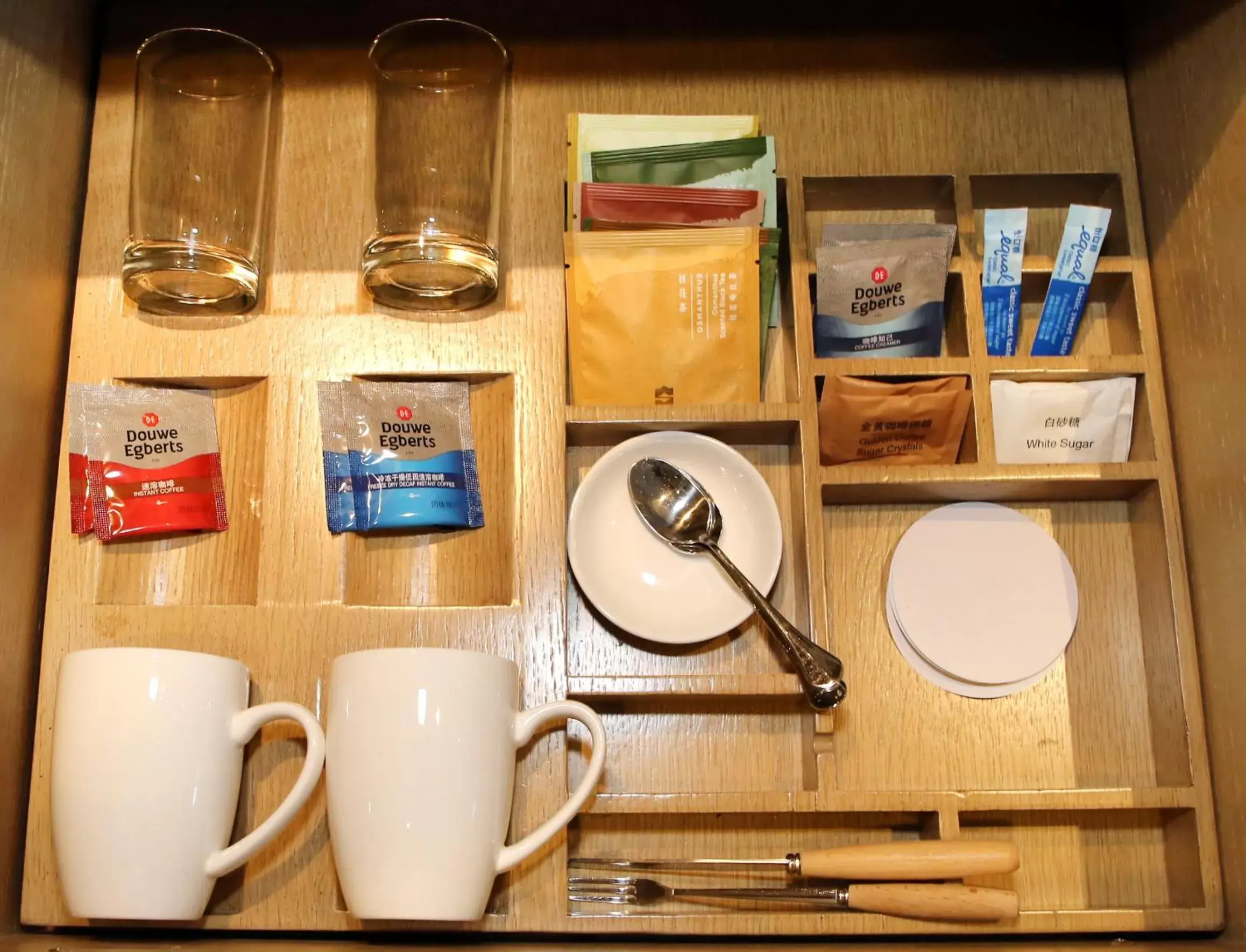 Coffee/tea facilities in Shangri-La Qingdao - May Fourth Square