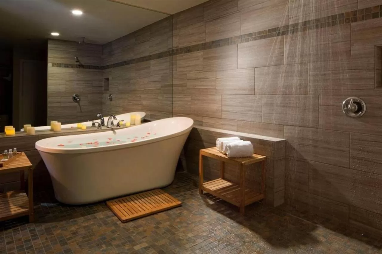 Bath in Postmarc Hotel and Spa Suites