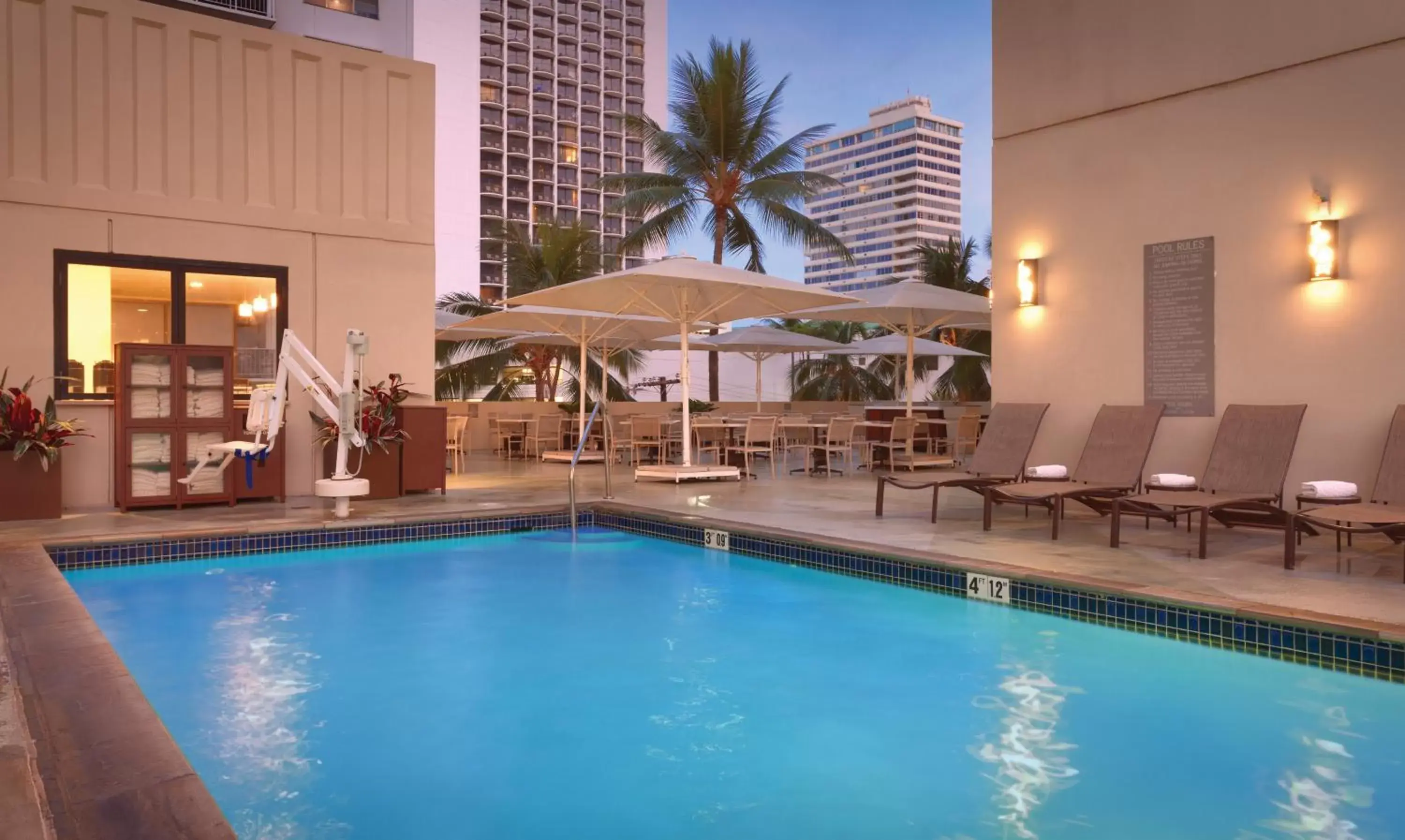 Swimming Pool in Hyatt Place Waikiki Beach