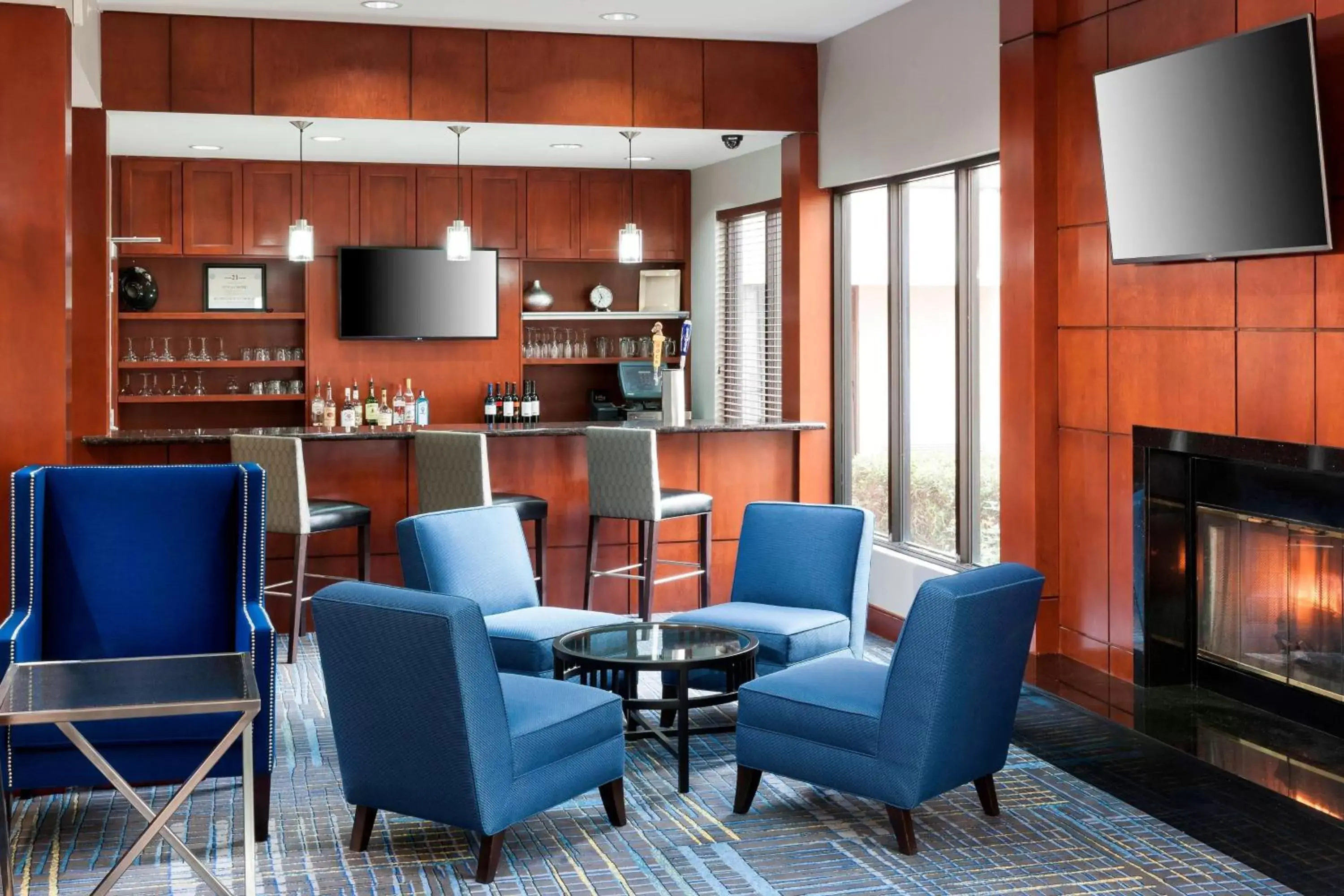 Lounge or bar in Courtyard by Marriott Waco