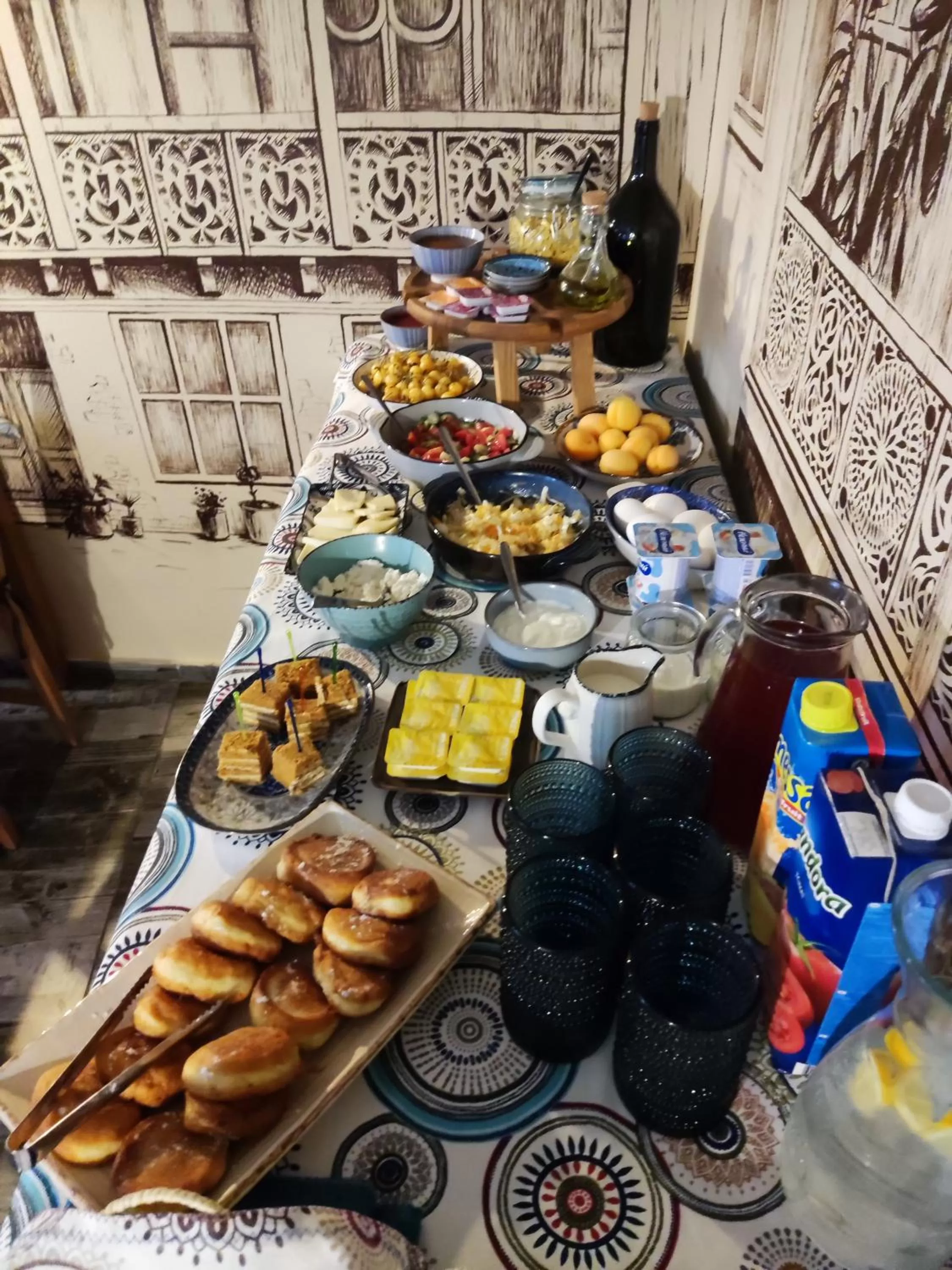 Restaurant/places to eat in Gvino Minda