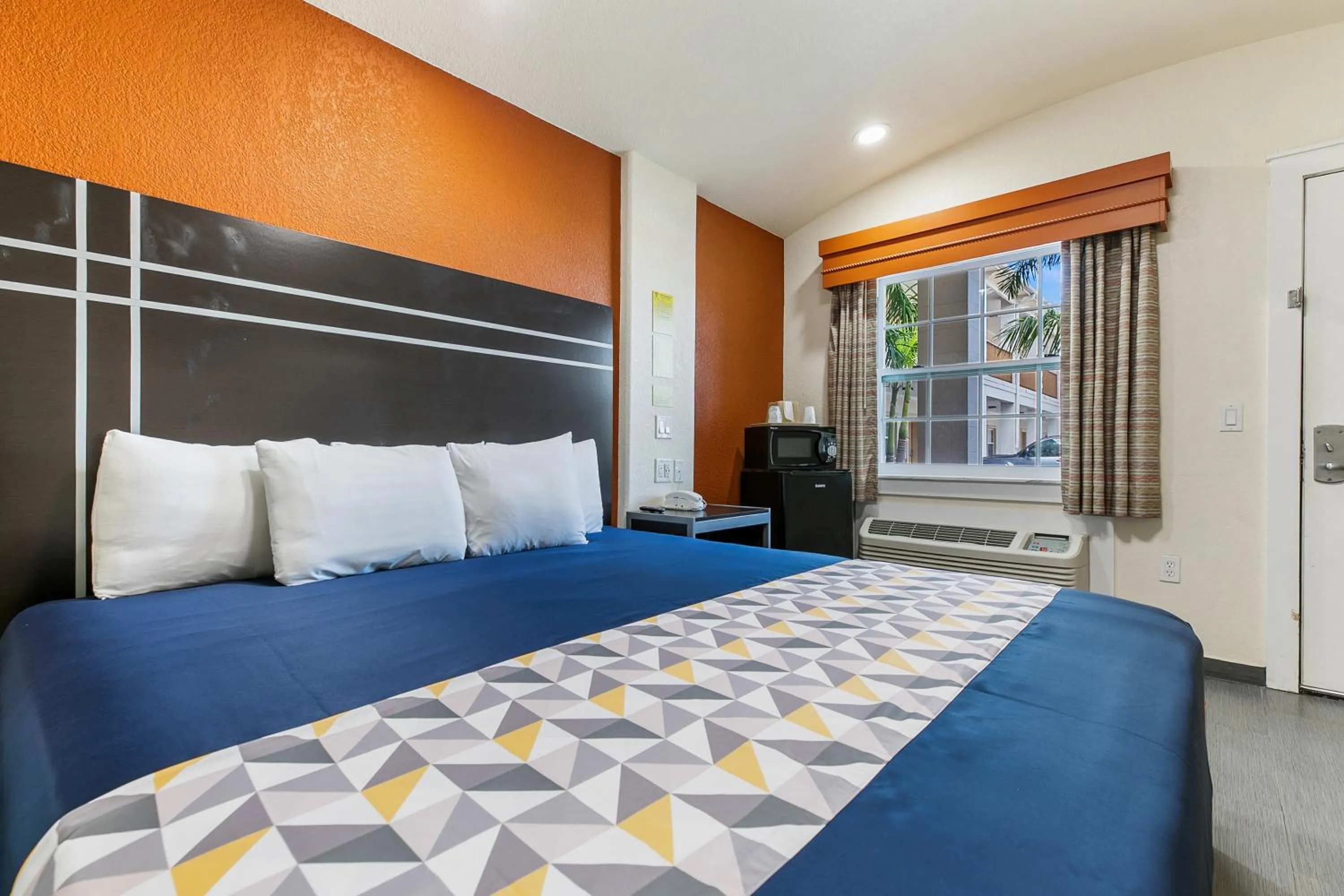 Bed in Lighthouse Inn