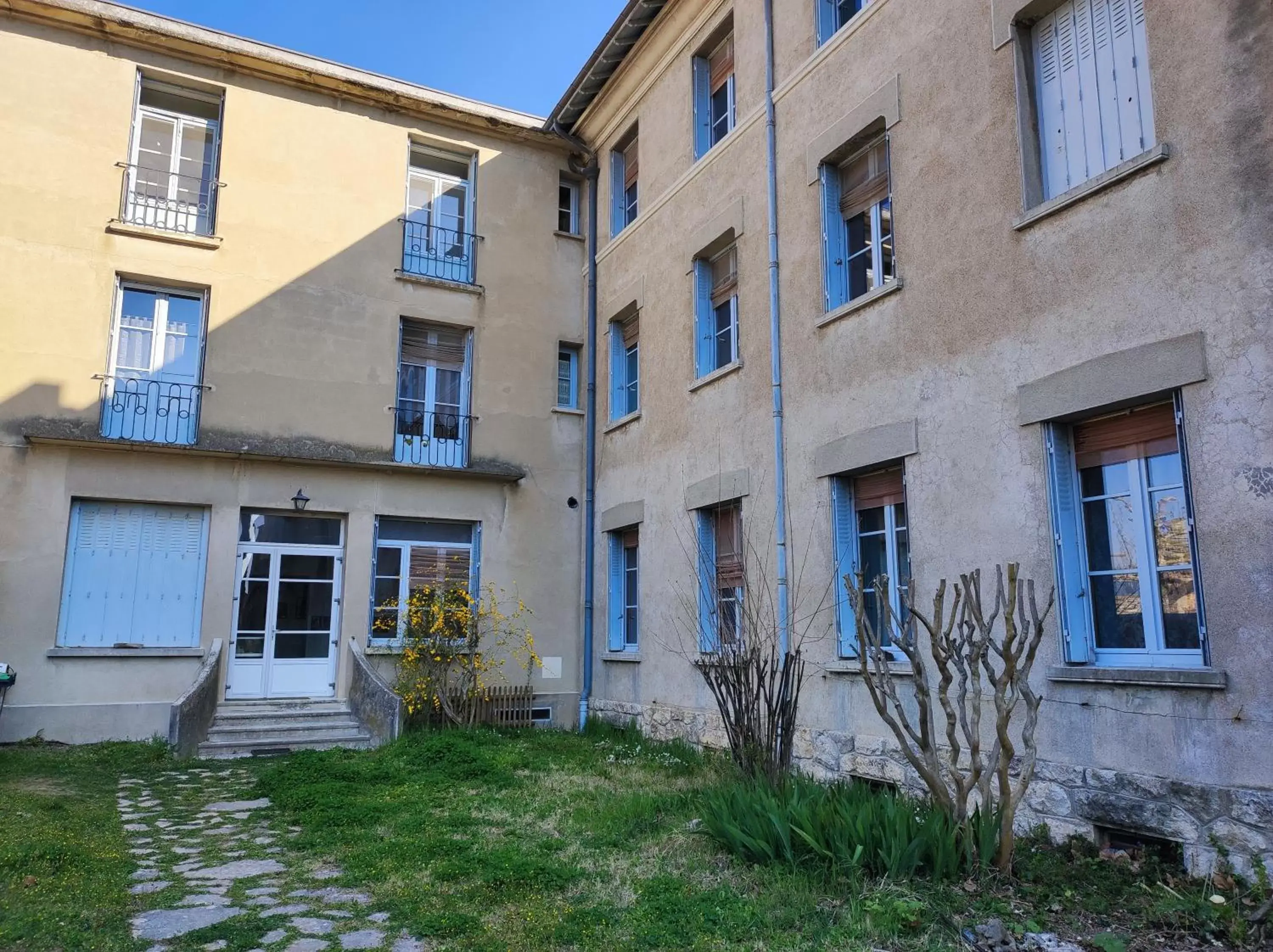 Patio, Property Building in Gîte d'étape et de groupe du Clos Saint Roch