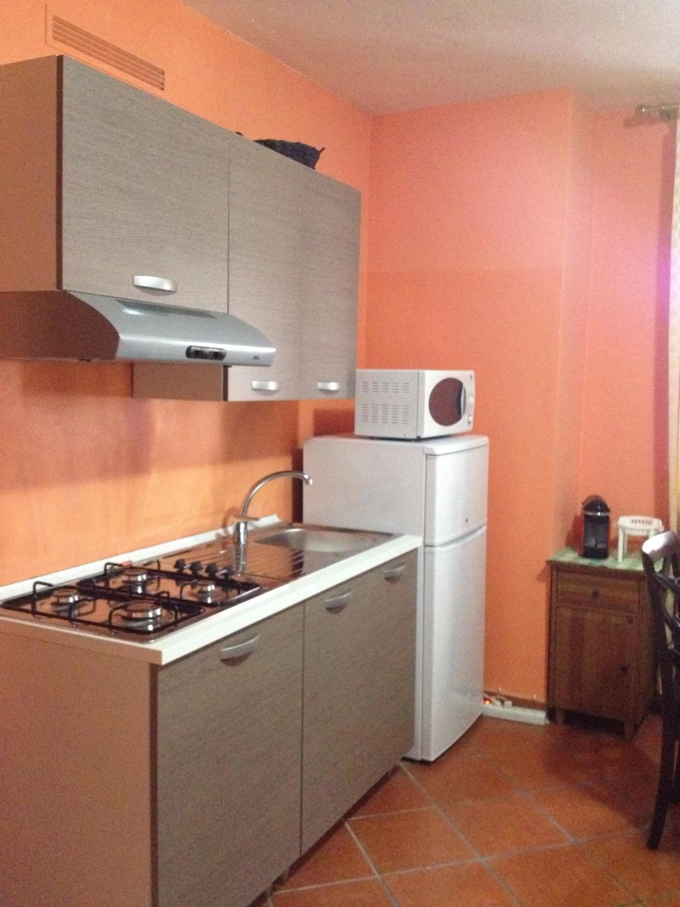 Kitchen or kitchenette in Al Cardinale Rooms & Studios