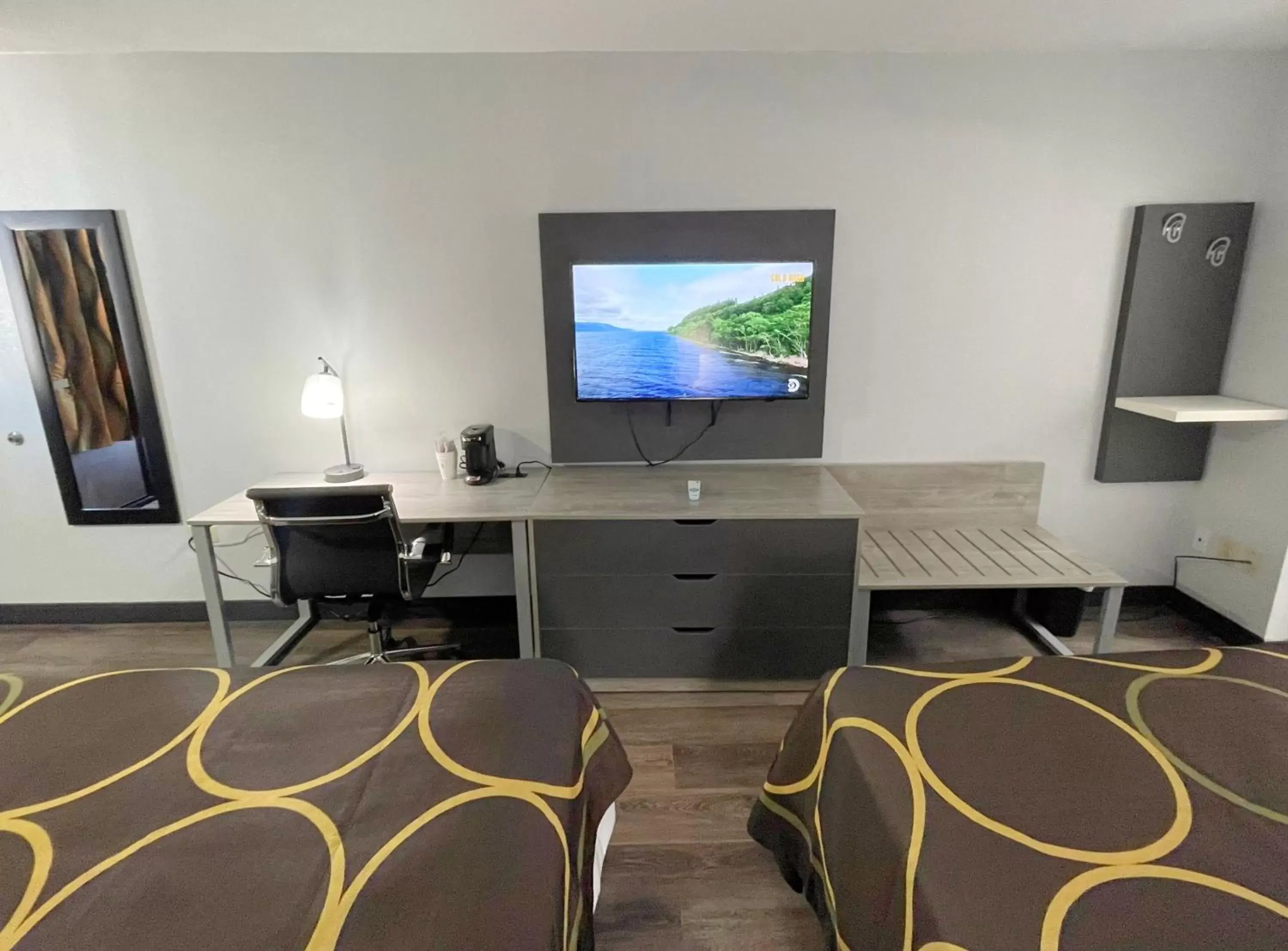 TV and multimedia, TV/Entertainment Center in Super 8 by Wyndham Pigeon Forge Downtown