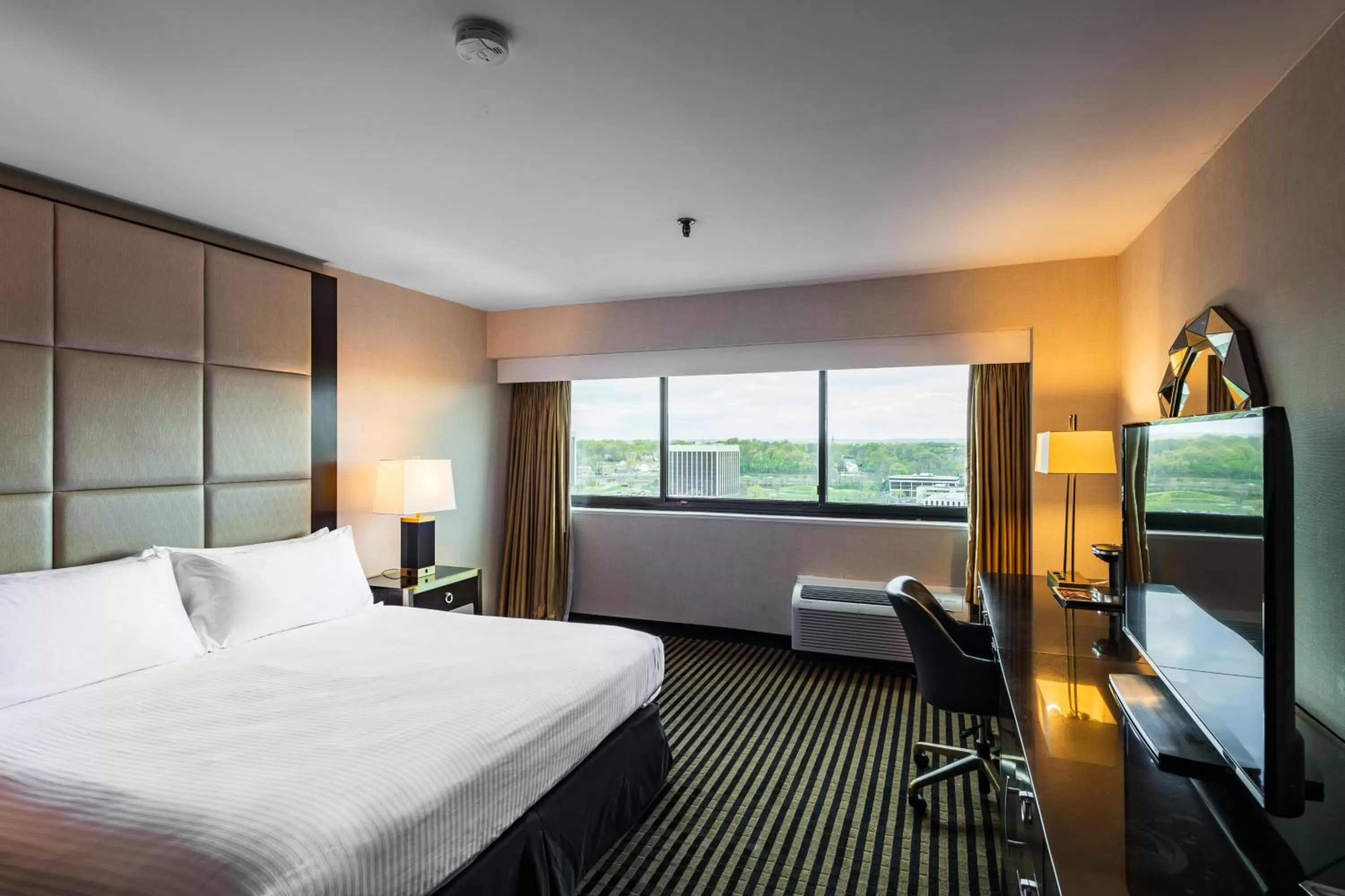 Photo of the whole room, Bed in APA Hotel Woodbridge