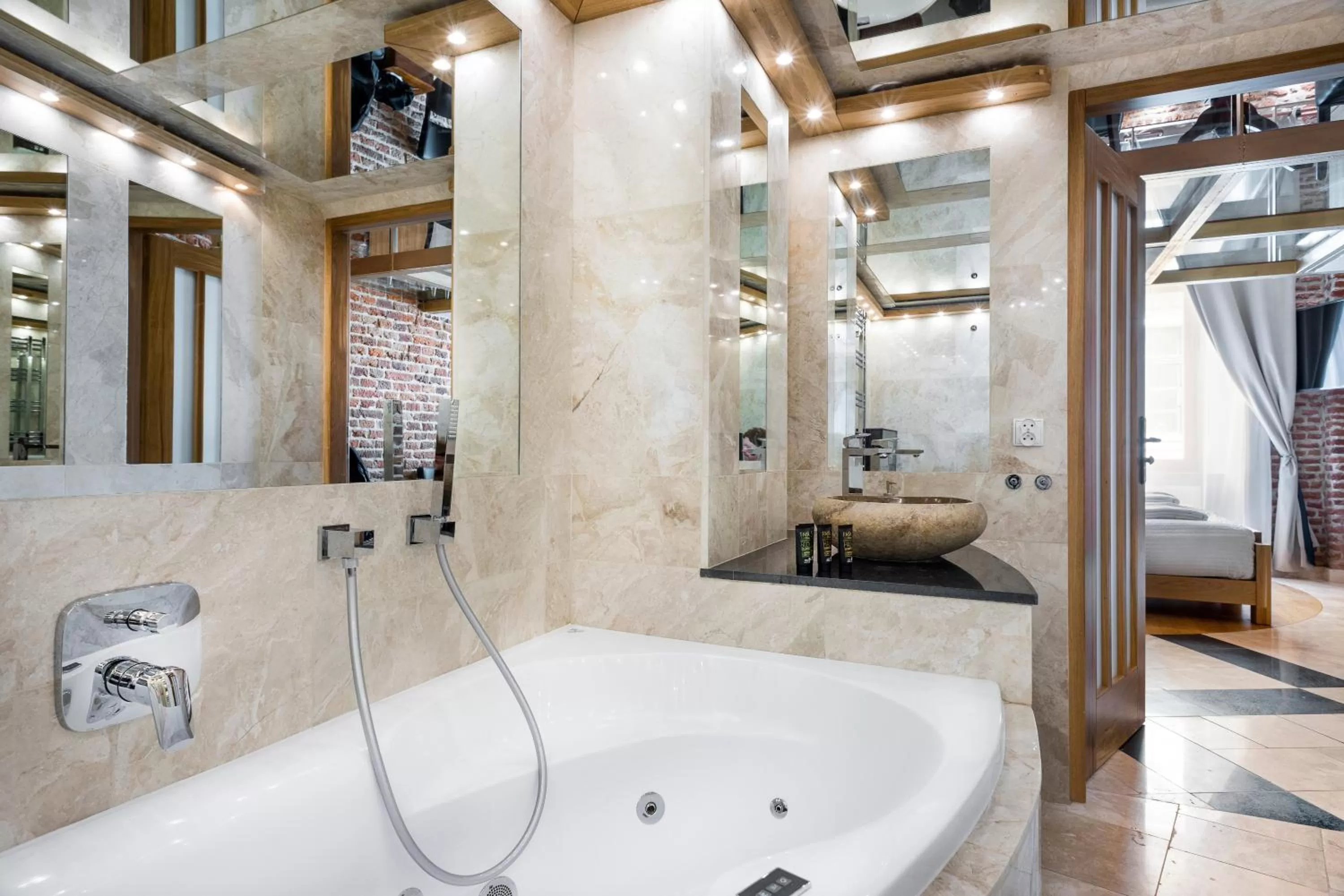 Shower in Aparthotel Stare Miasto