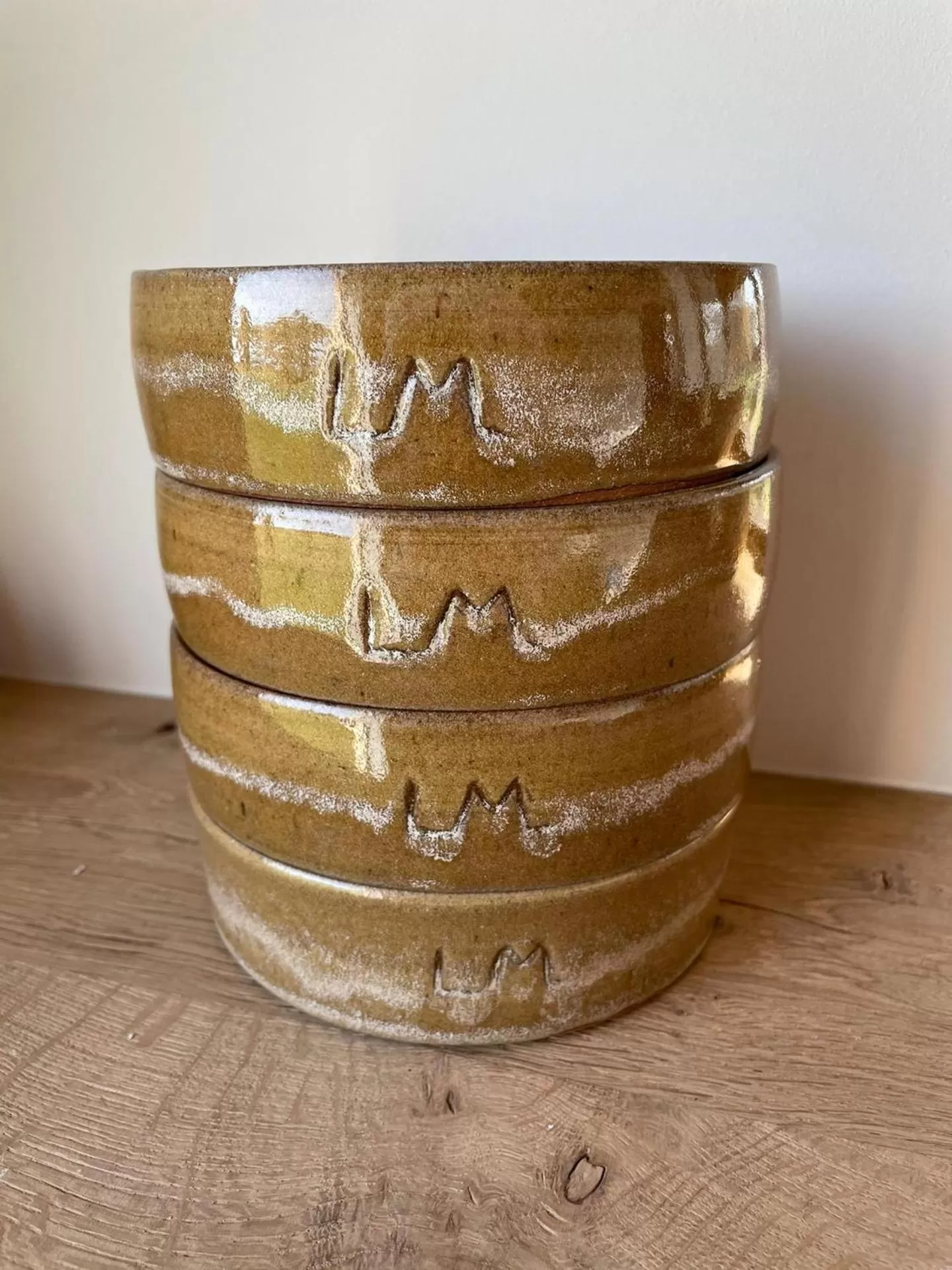 Food and drinks in Logie Marie with hottub in the garden