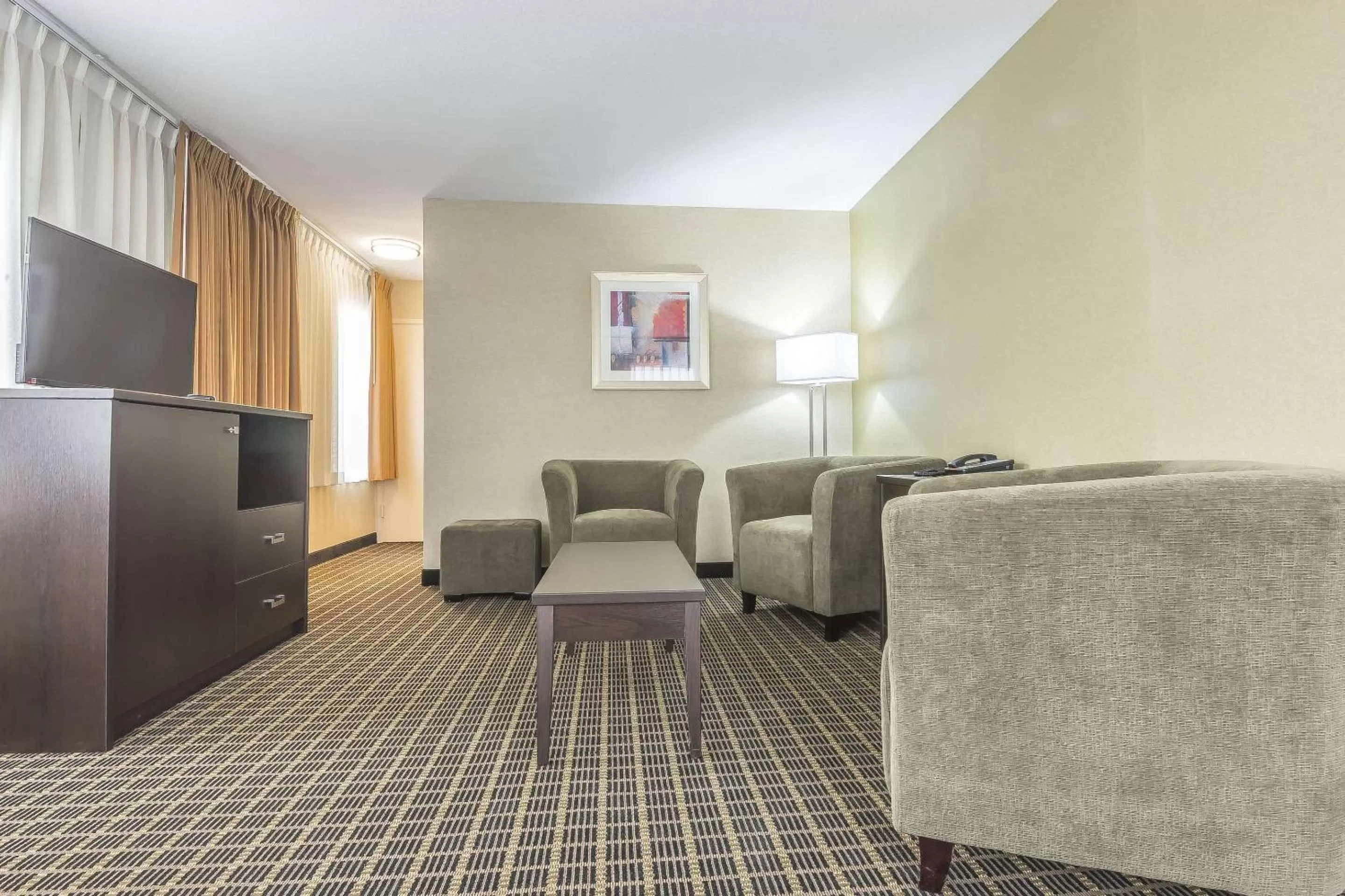 Living room in Quality Inn & Suites Windsor - Downtown