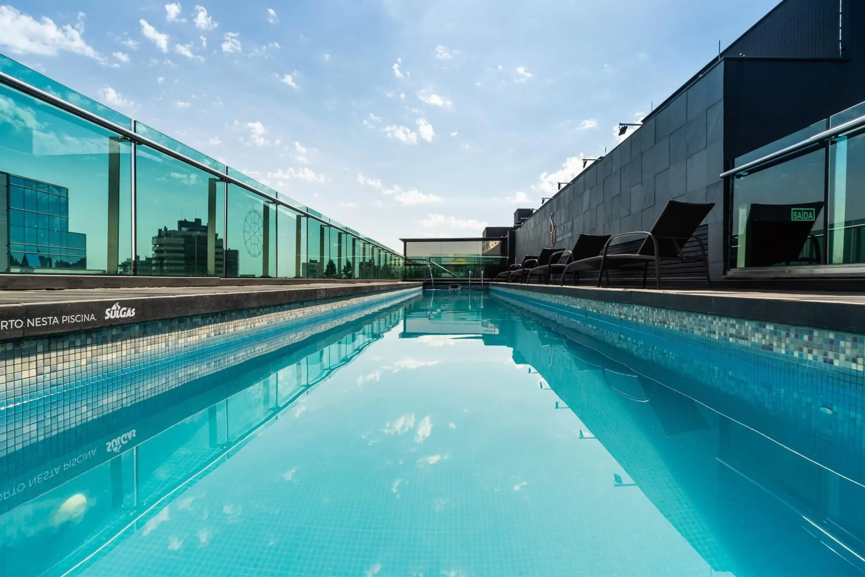 Swimming Pool in Hotel Laghetto Moinhos