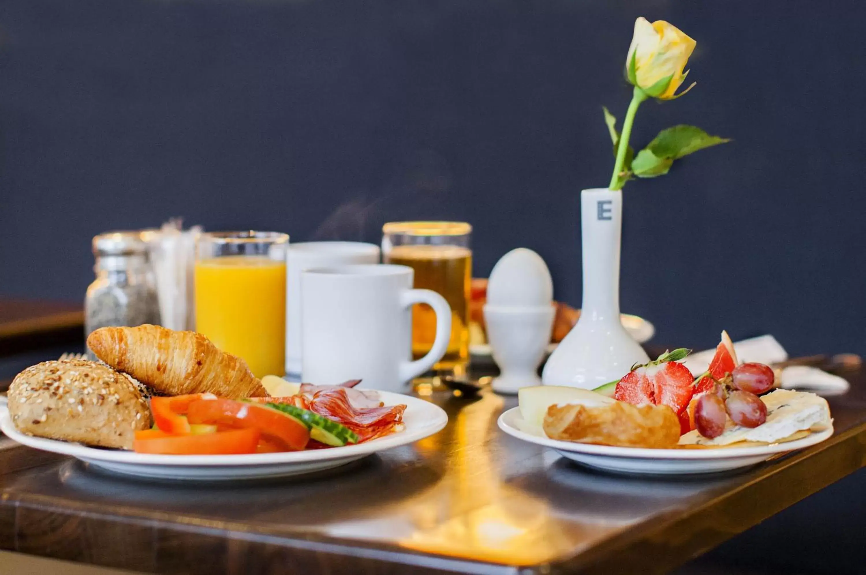 Continental breakfast in Elite Hotel Savoy