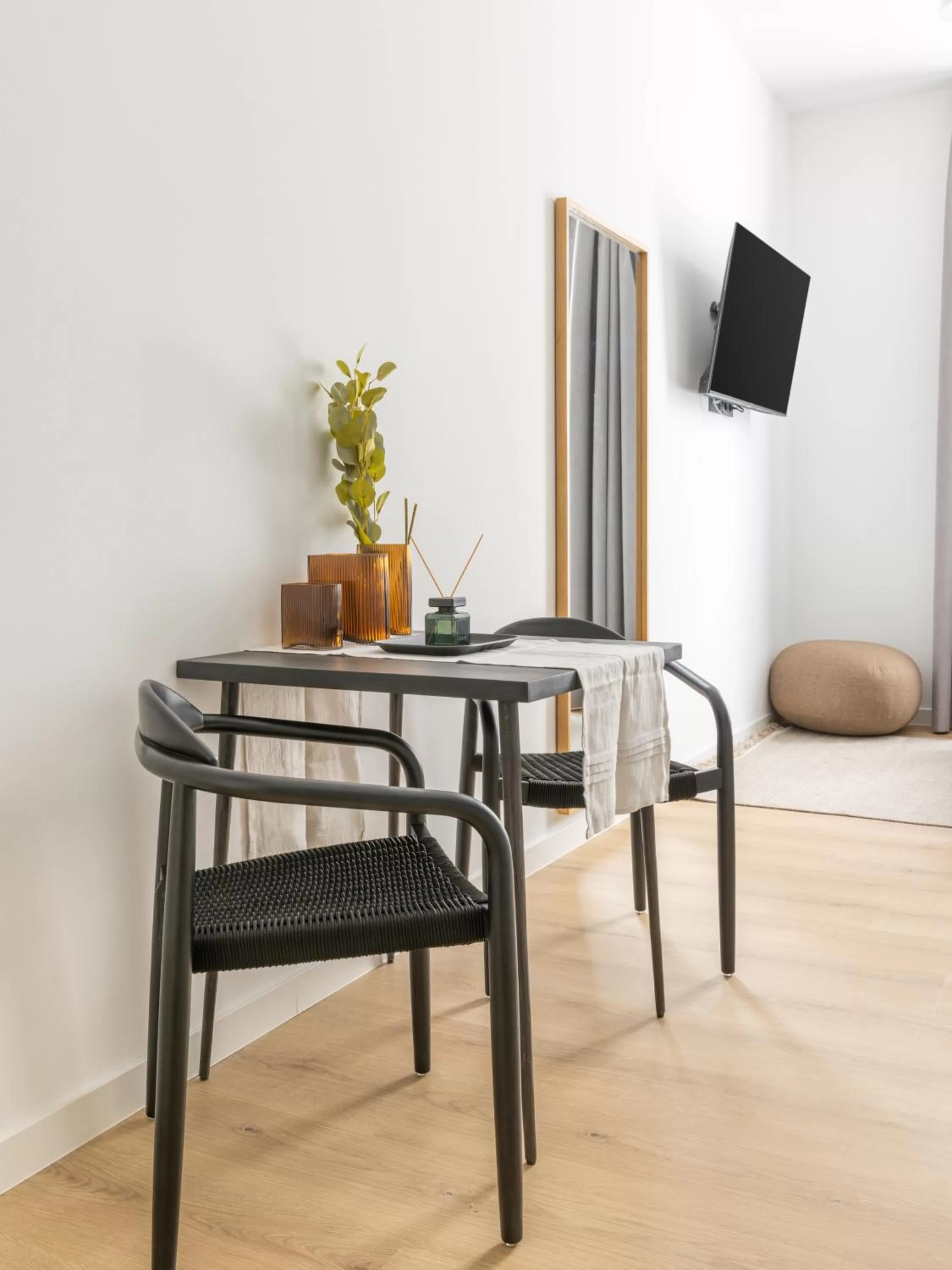 TV and multimedia in Limehome Rosenheim Gillitzerstraße