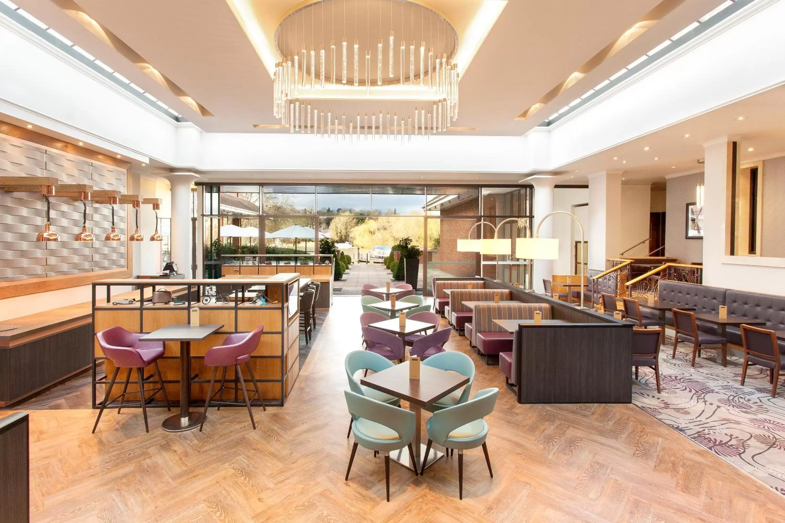 Lounge or bar, Restaurant/Places to Eat in Crowne Plaza Reading