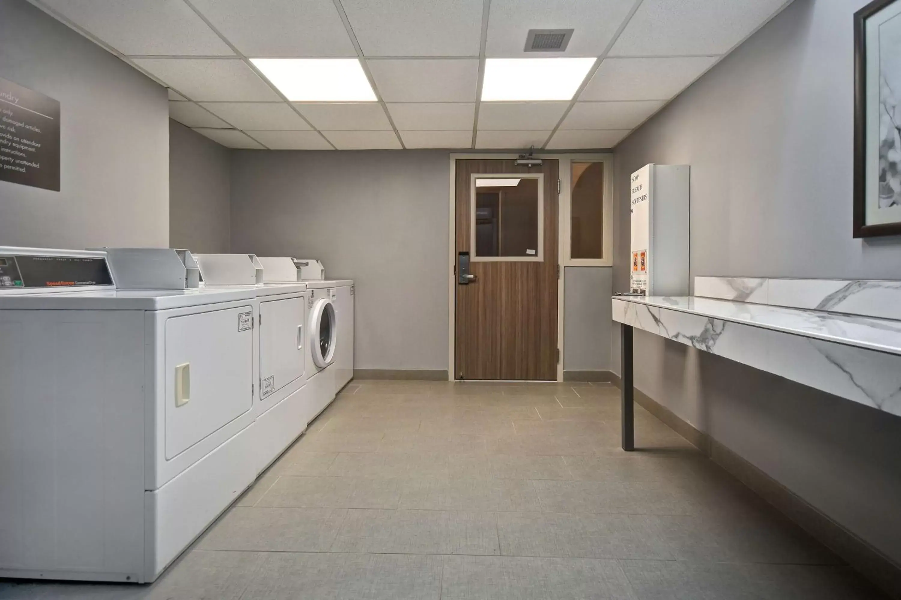 Property building, Kitchen/Kitchenette in DoubleTree by Hilton St. Louis Airport, MO