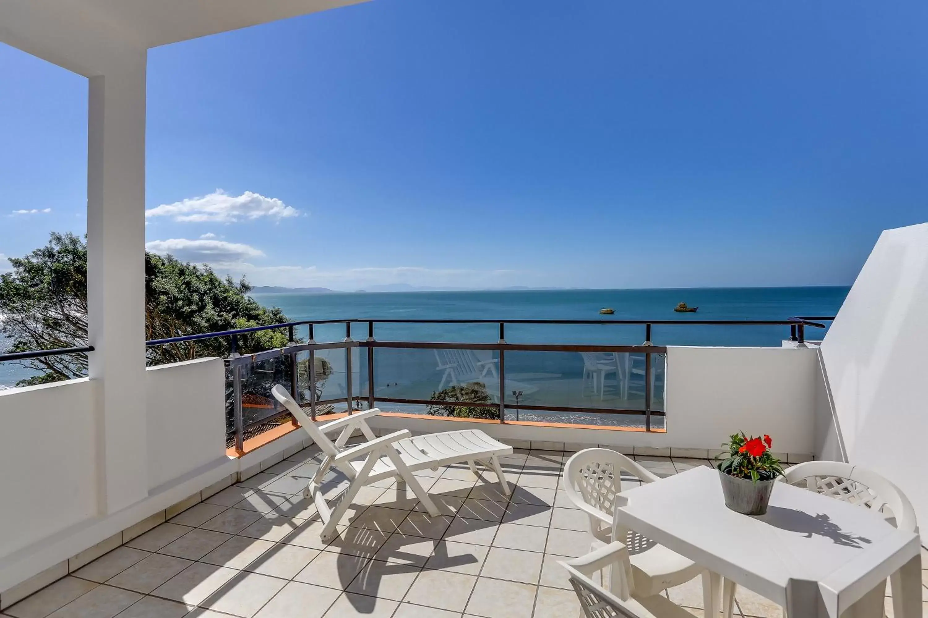 Deluxe Double Room with Balcony and Sea View in Hotel Vila Mar Deluxe Double Room with Balcony and Sea View in Hotel Vila Mar