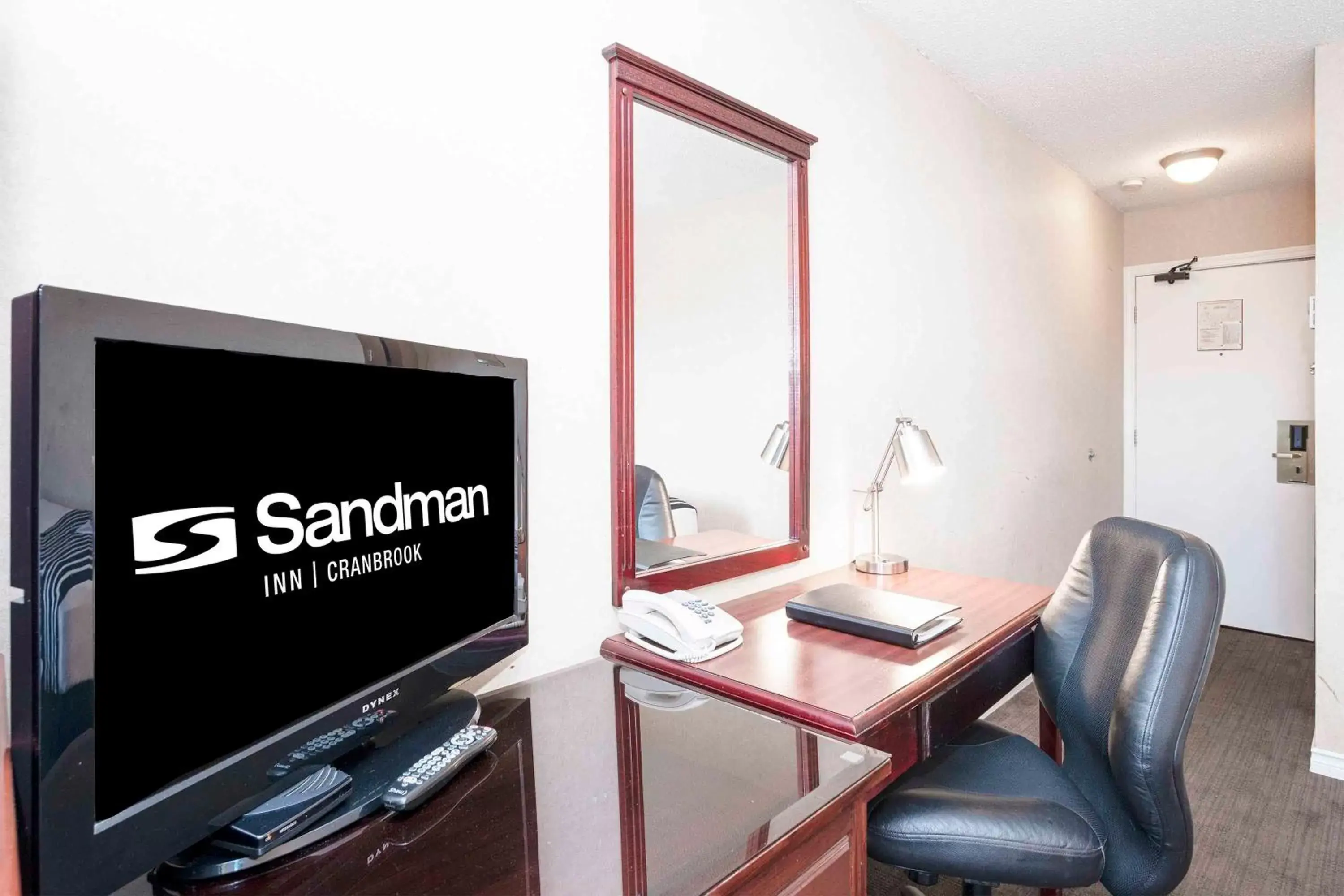Photo of the whole room, TV/Entertainment Center in Sandman Hotel Cranbrook
