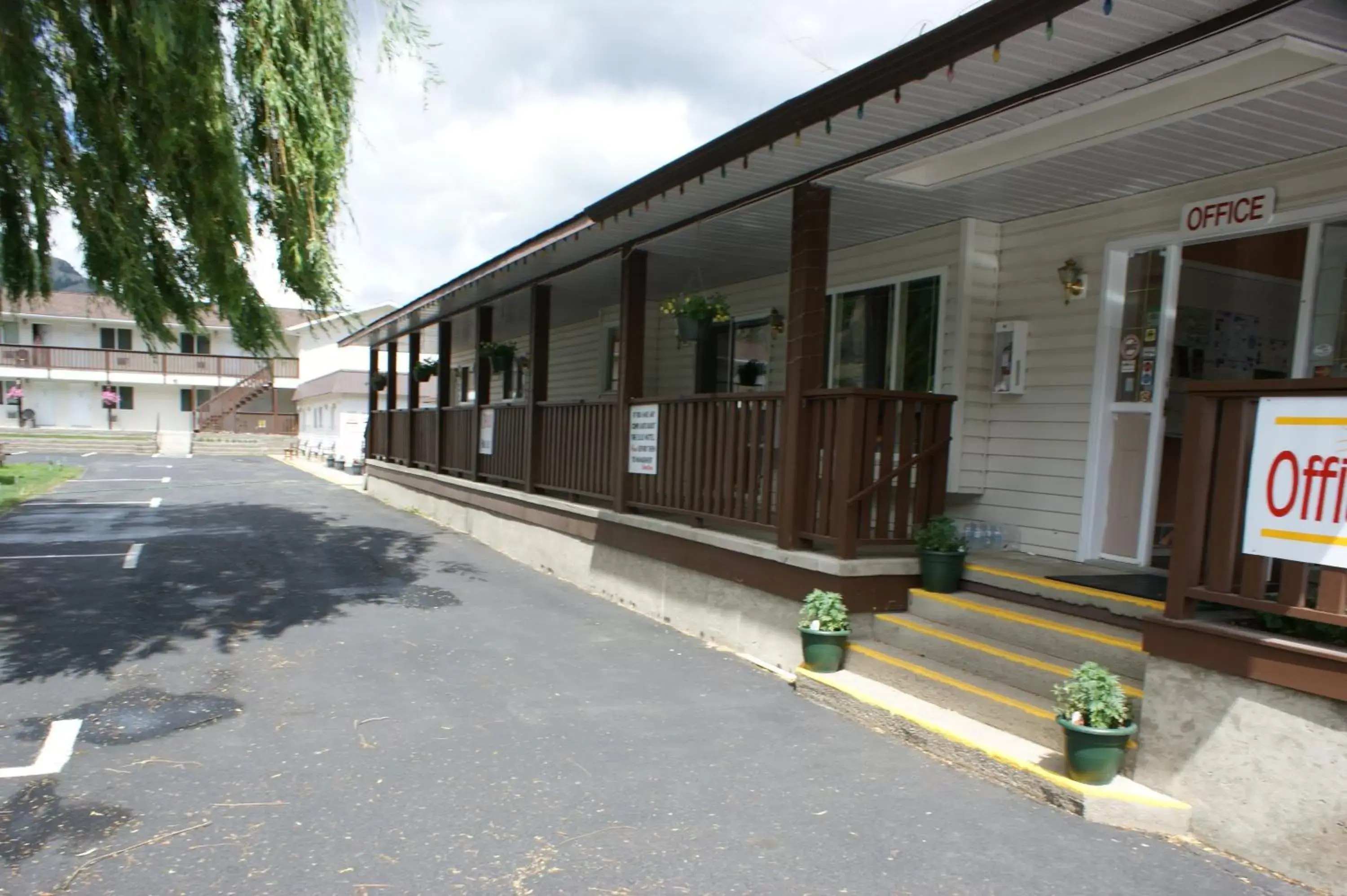 Facade/entrance, Property Building in Elks Motel