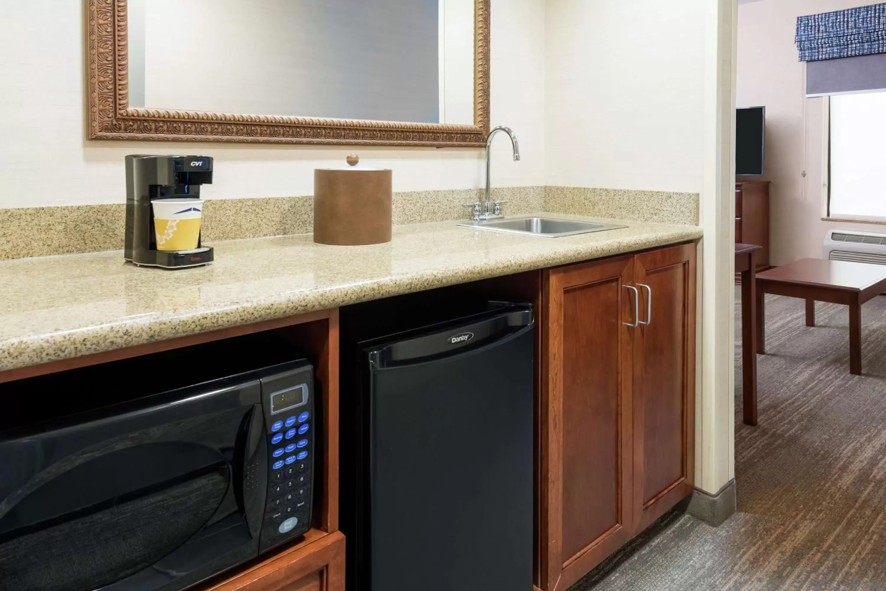 Photo of the whole room, Bathroom in Hampton Inn Springfield South Enfield