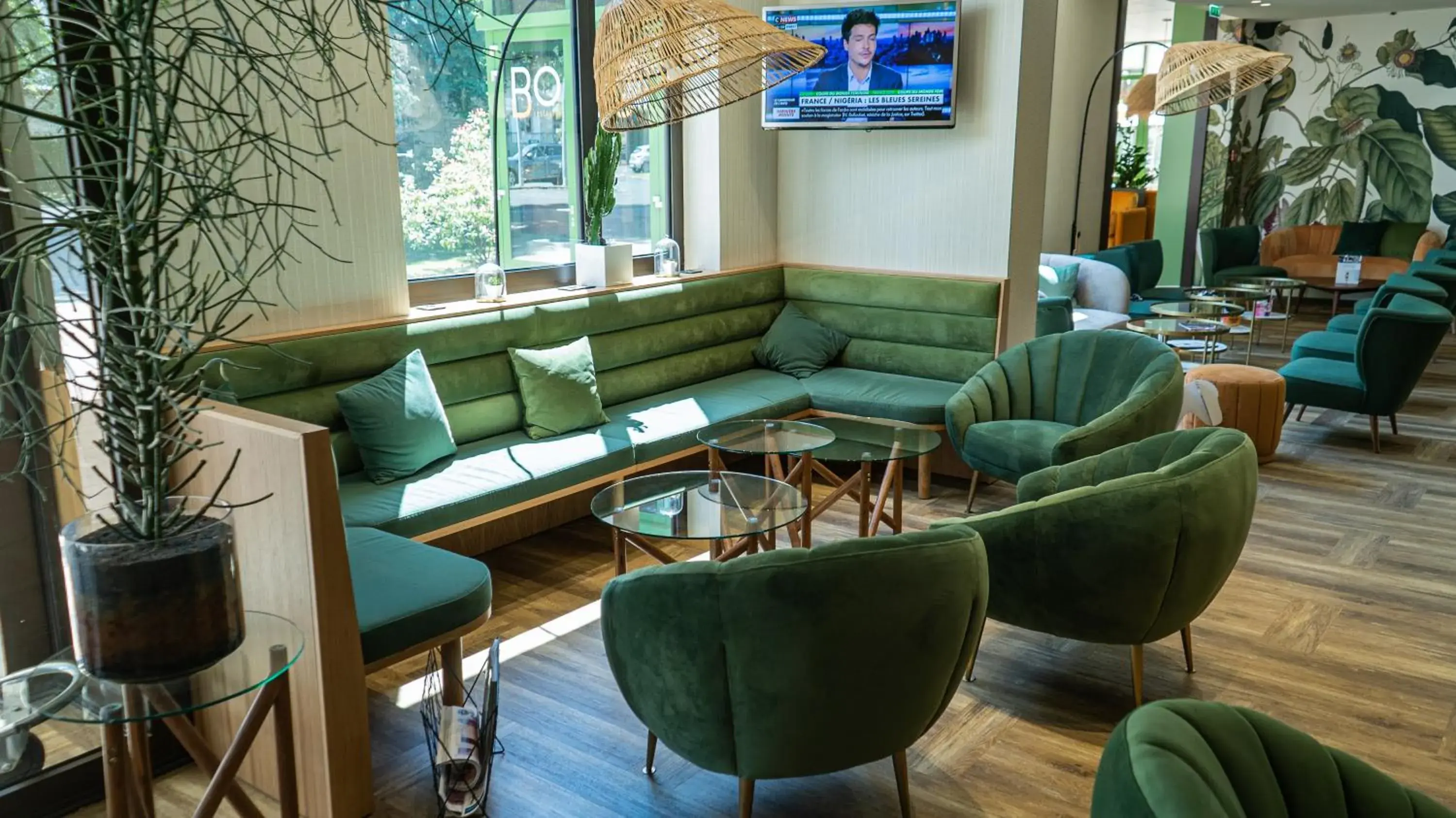 Lobby or reception in Mercure Niort Marais Poitevin