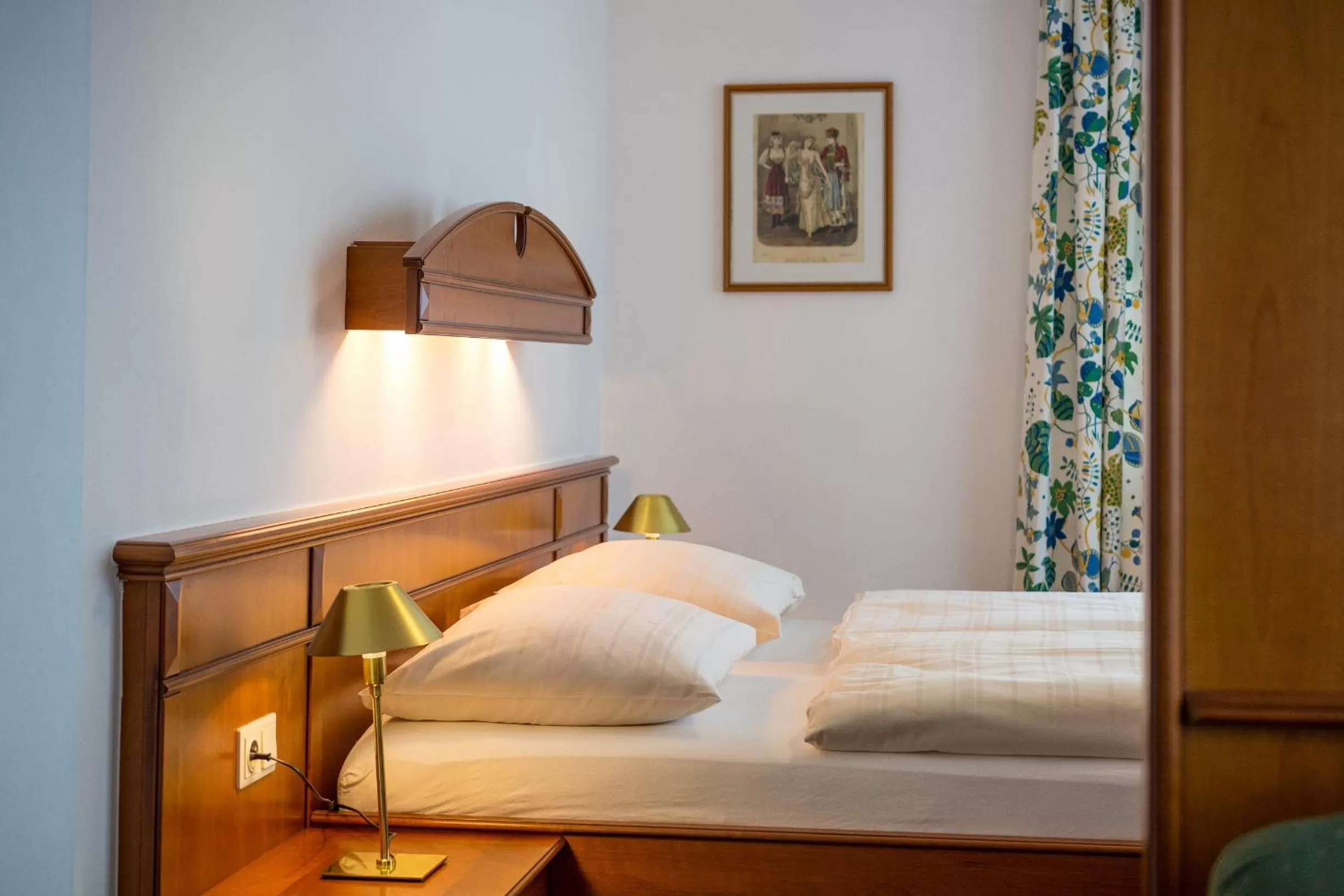 Bed in Landhotel Post Ebensee am Traunsee ***S