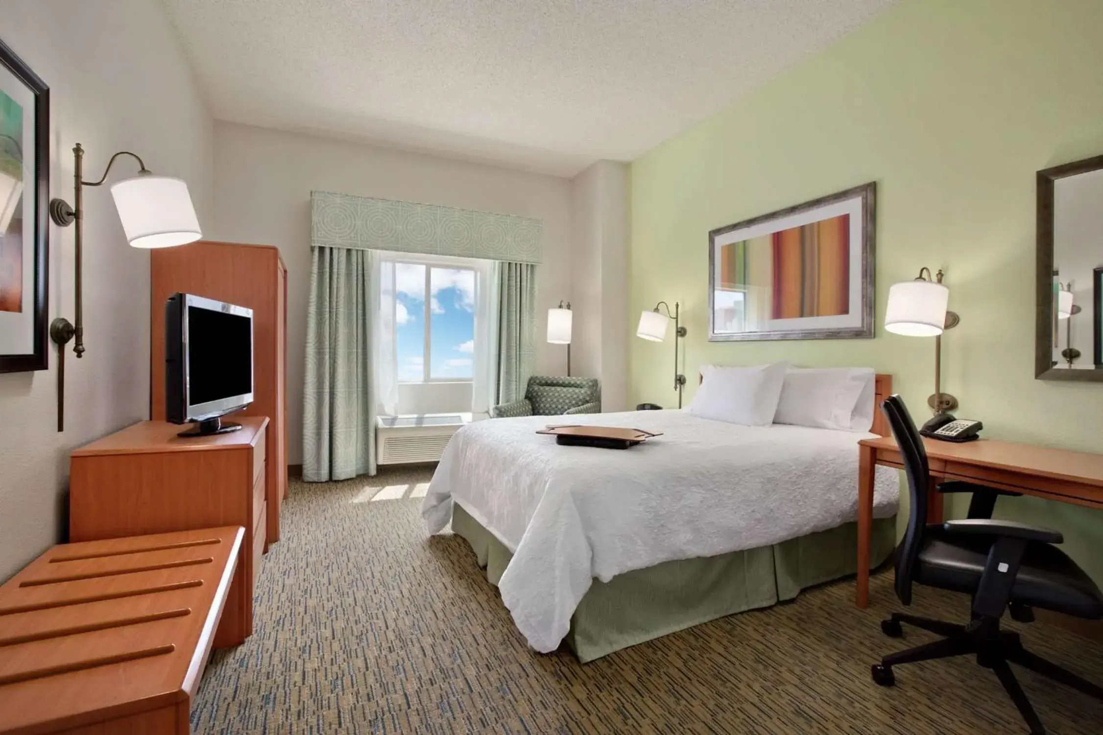 Bed in Hampton Inn By Hilton Phoenix-Midtown (Downtown Area)