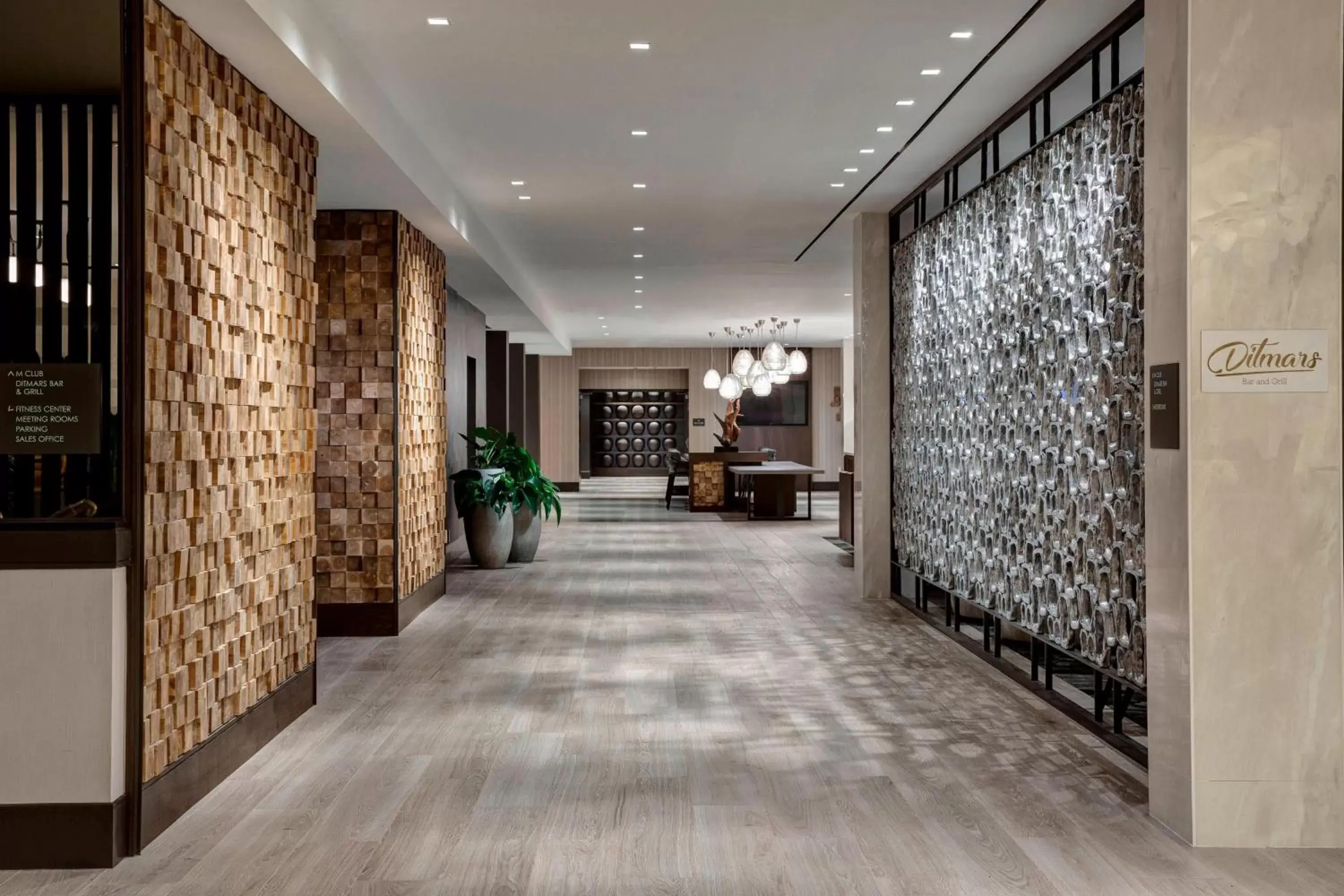 Photo of the whole room, Lobby/Reception in New York LaGuardia Airport Marriott