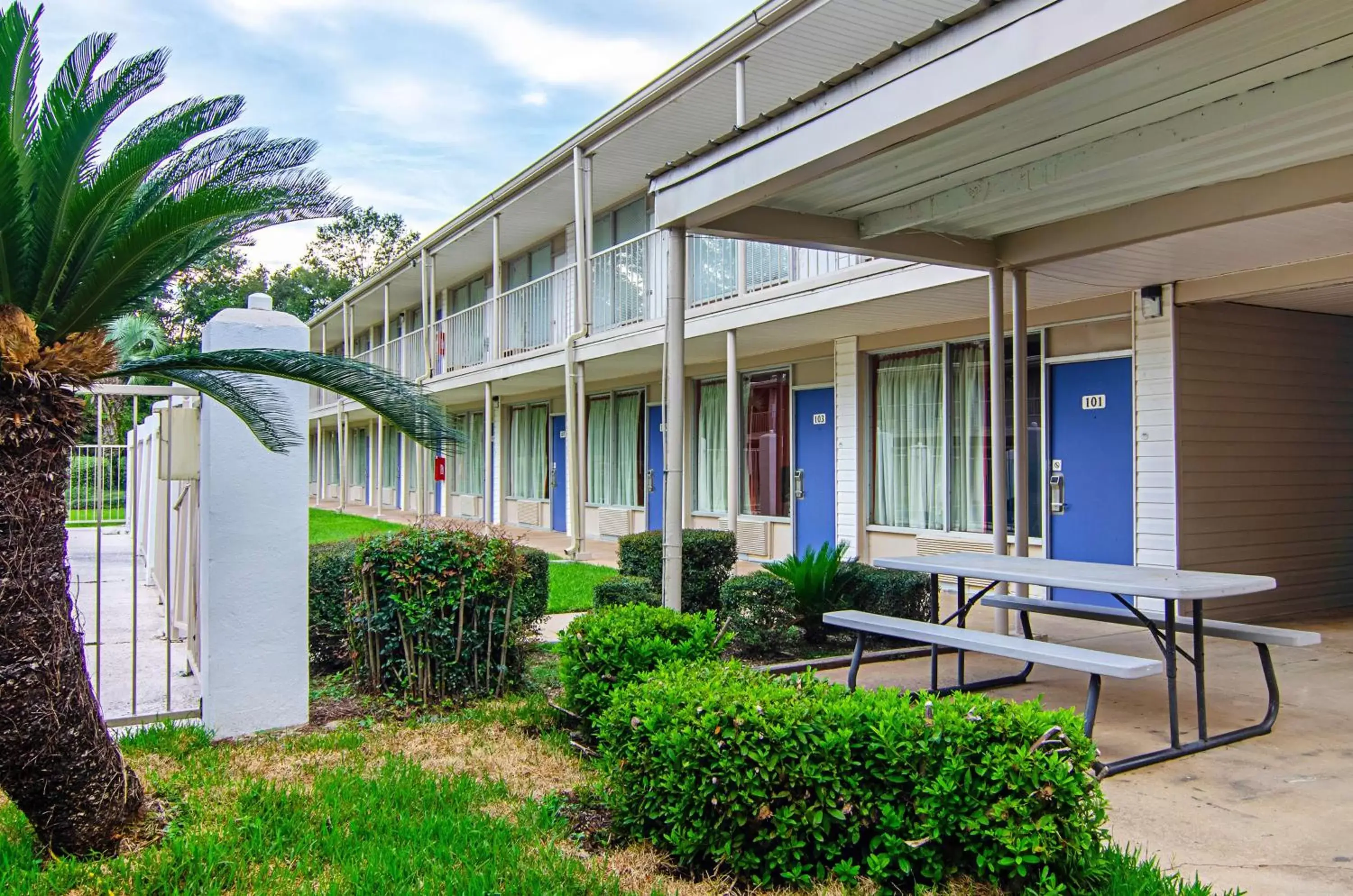 Day, Property Building in Motel 6-Bay Minette, AL