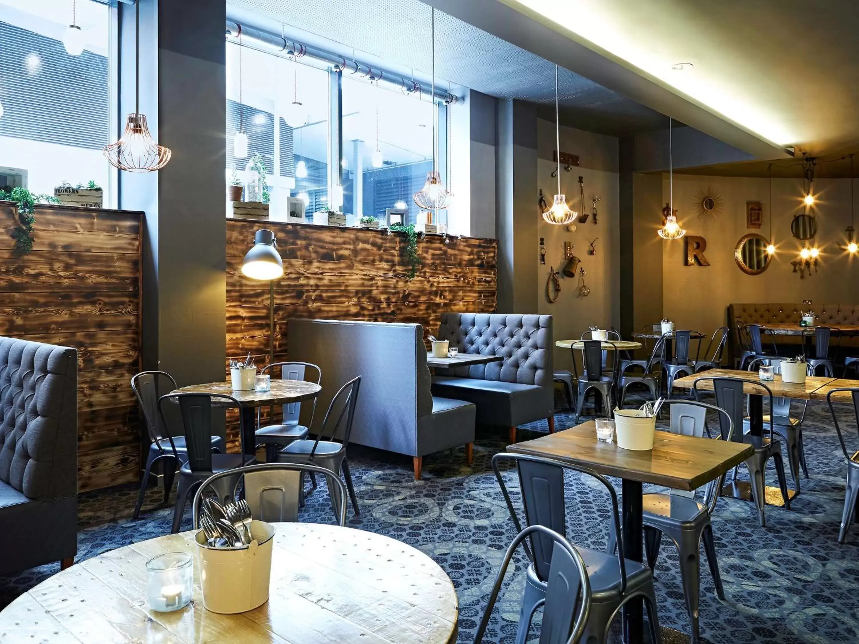 Restaurant/Places to Eat in Novotel Liverpool Centre
