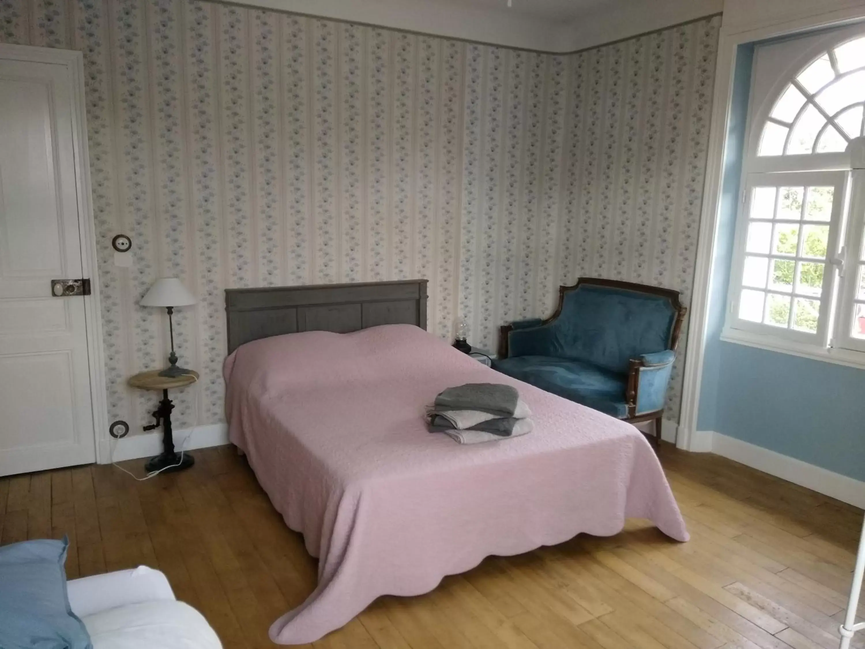 Photo of the whole room, Bed in Moulins de Clan