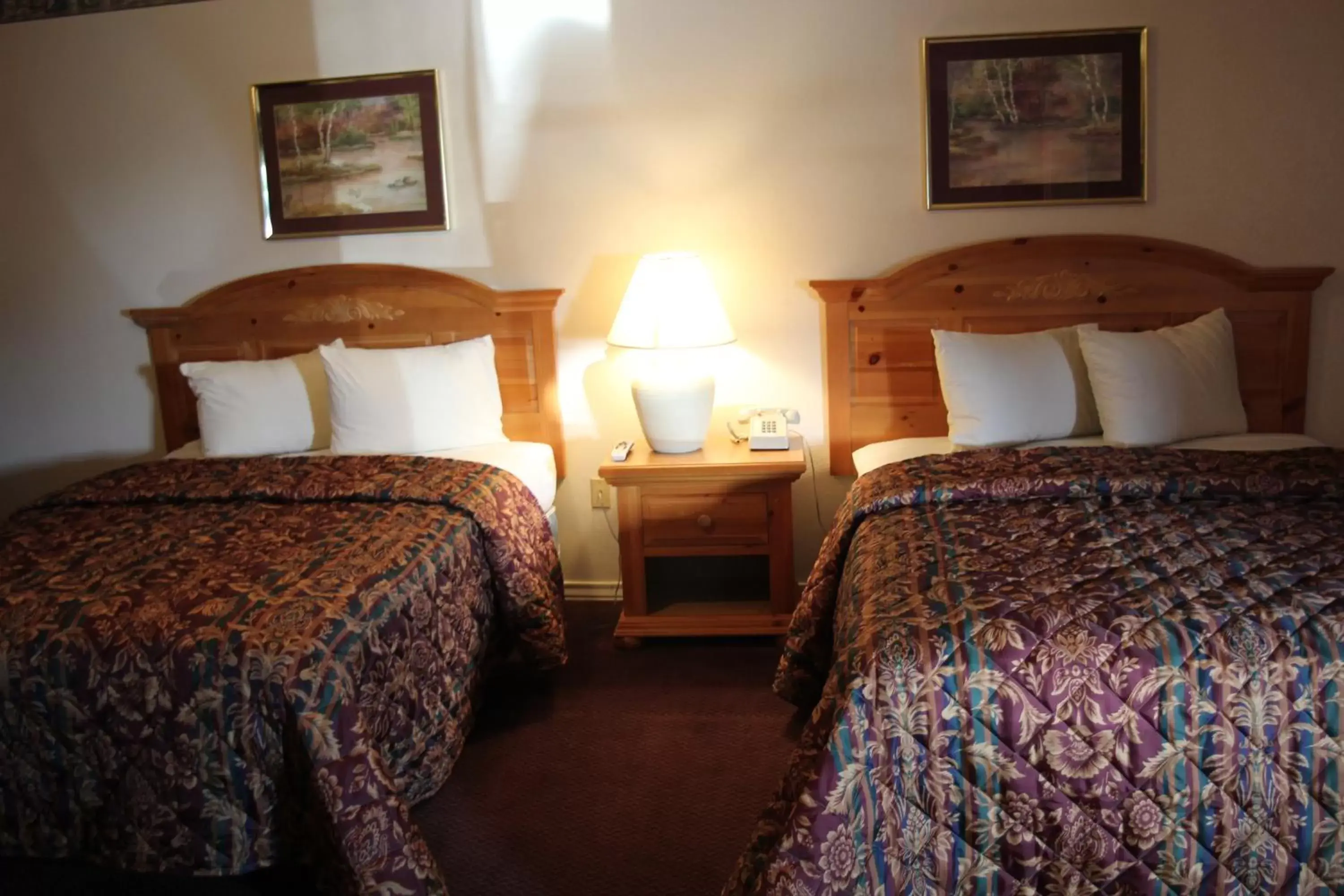 Photo of the whole room, Room Photo in Lakeside Inn & Suites