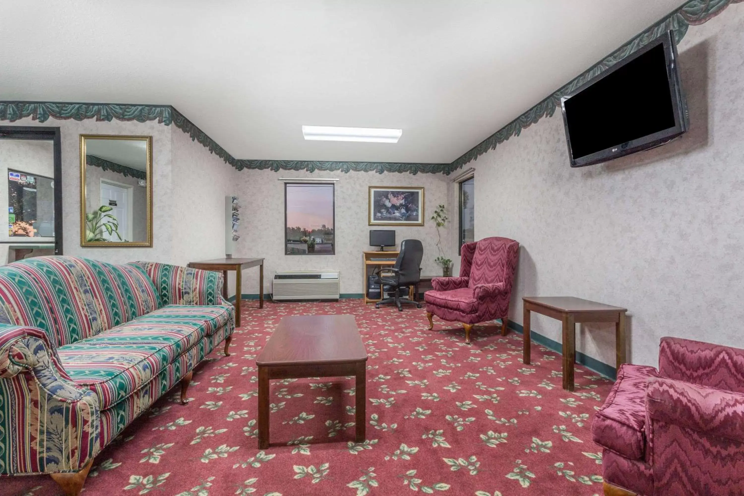 Lobby or reception, Seating Area in Days Inn by Wyndham Royston