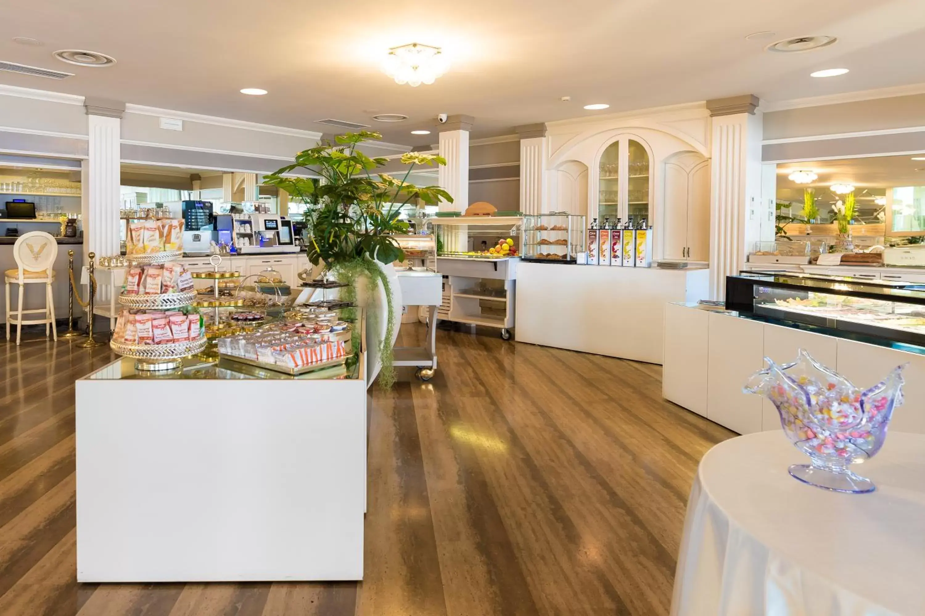 Buffet breakfast, Restaurant/Places to Eat in Hotel Aquila D'Oro Desenzano