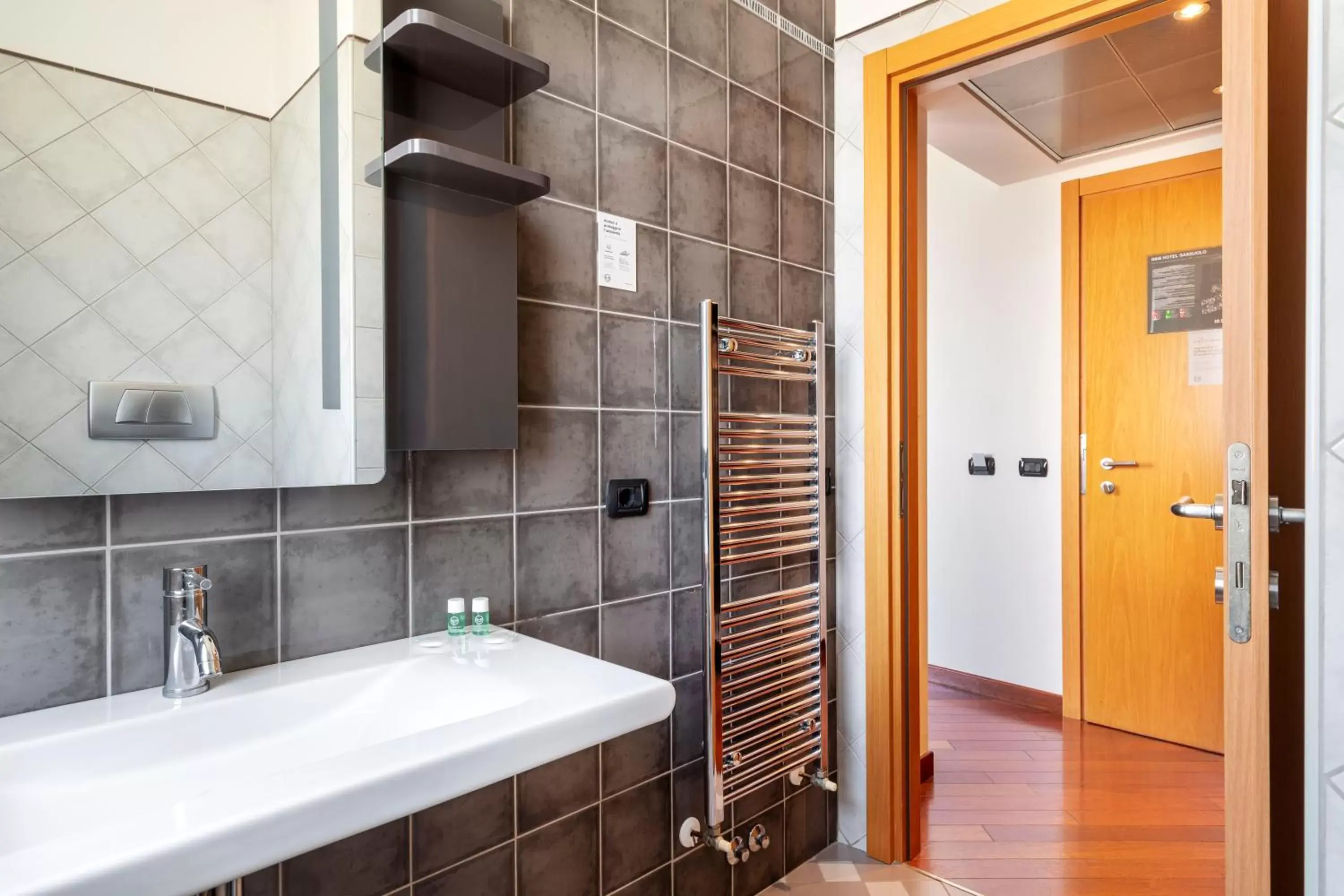 Bathroom in B&B Hotel Sassuolo
