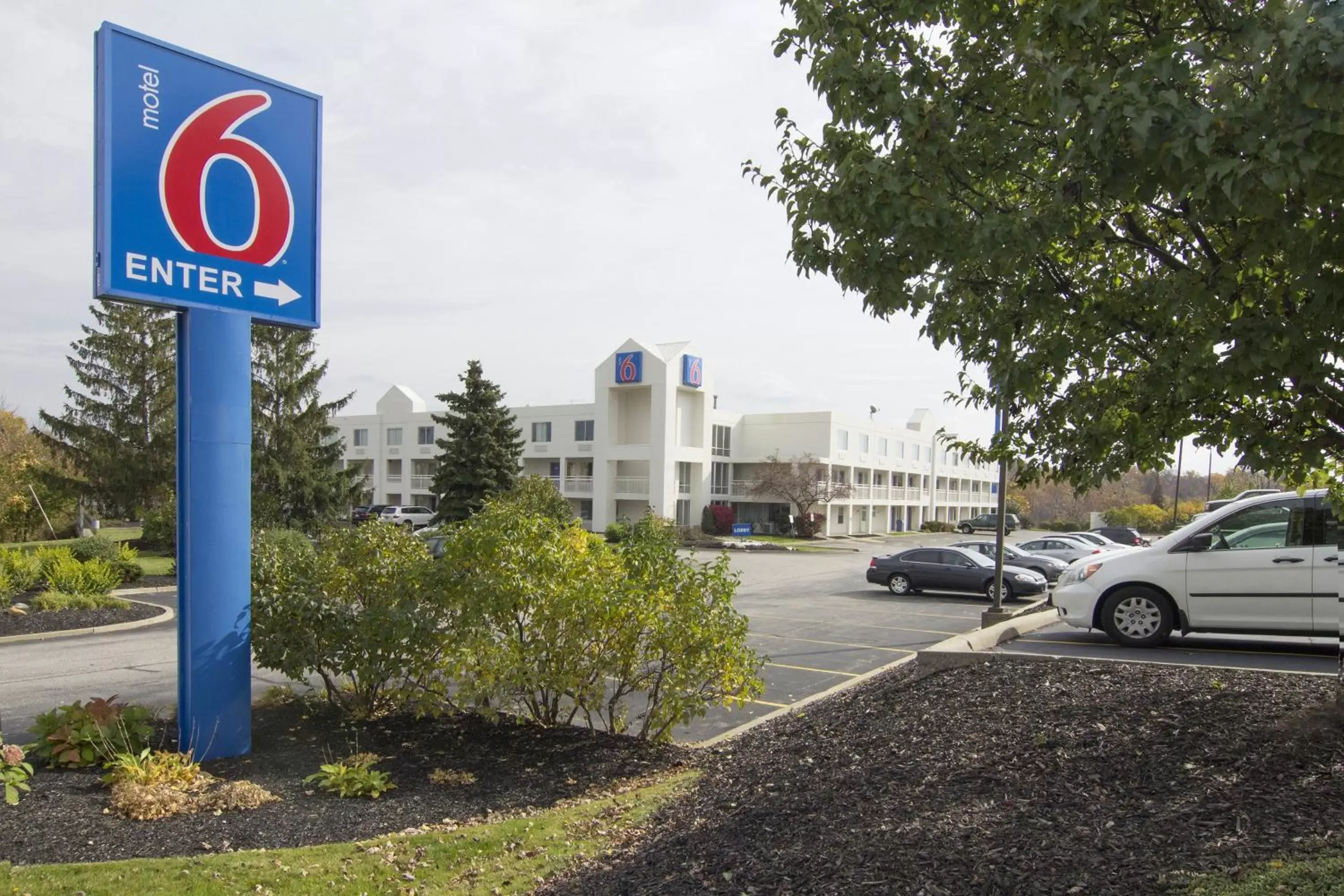 Facade/entrance, Property Building in Motel 6-Willoughby, OH - Cleveland