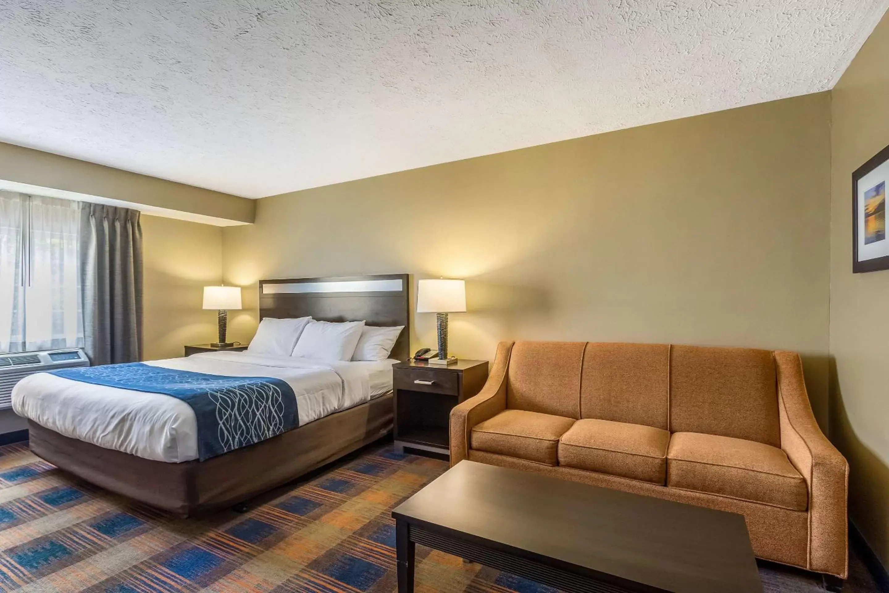 Photo of the whole room in Comfort Inn Independence