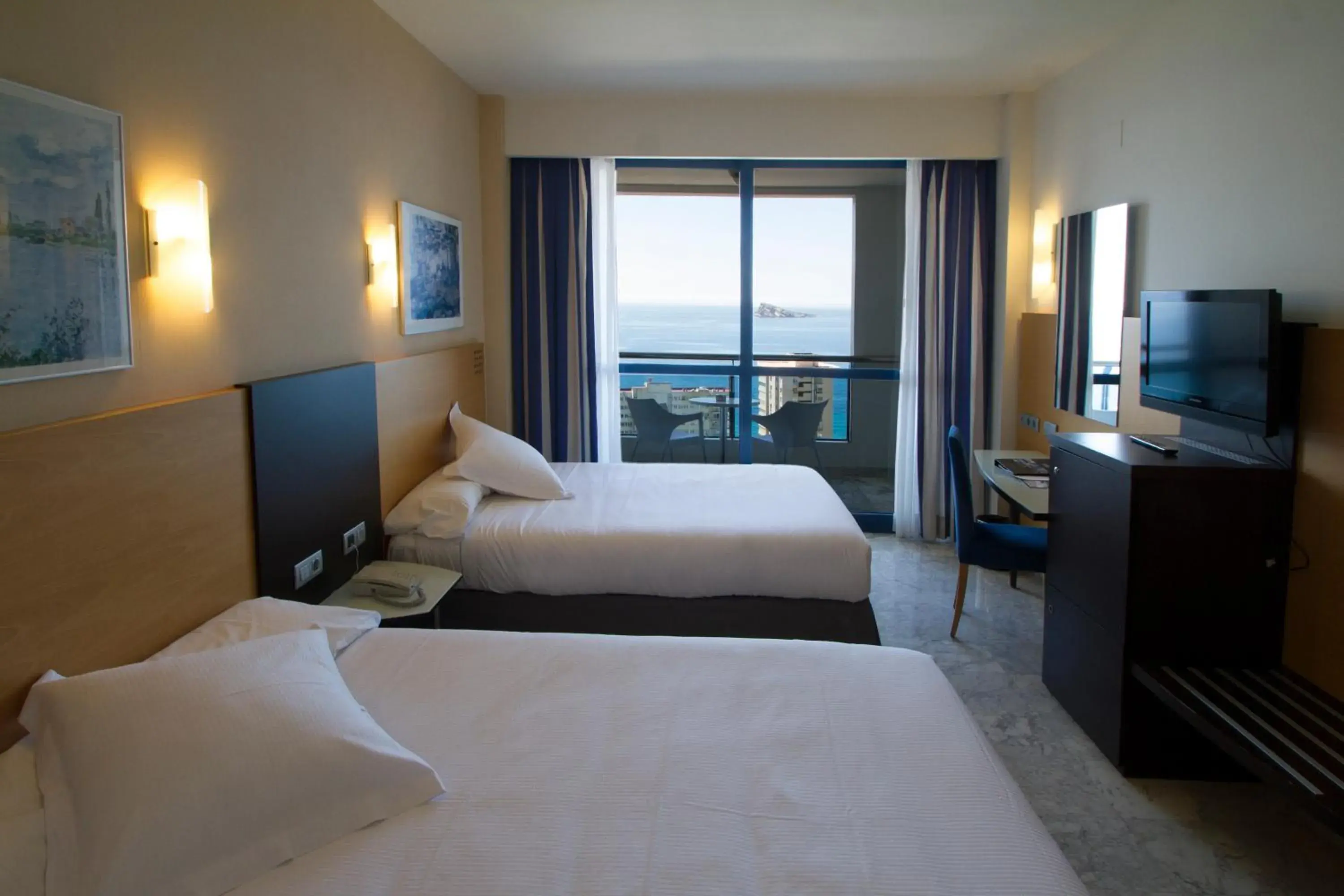 Bedroom, Room Photo in Hotel Madeira Centro
