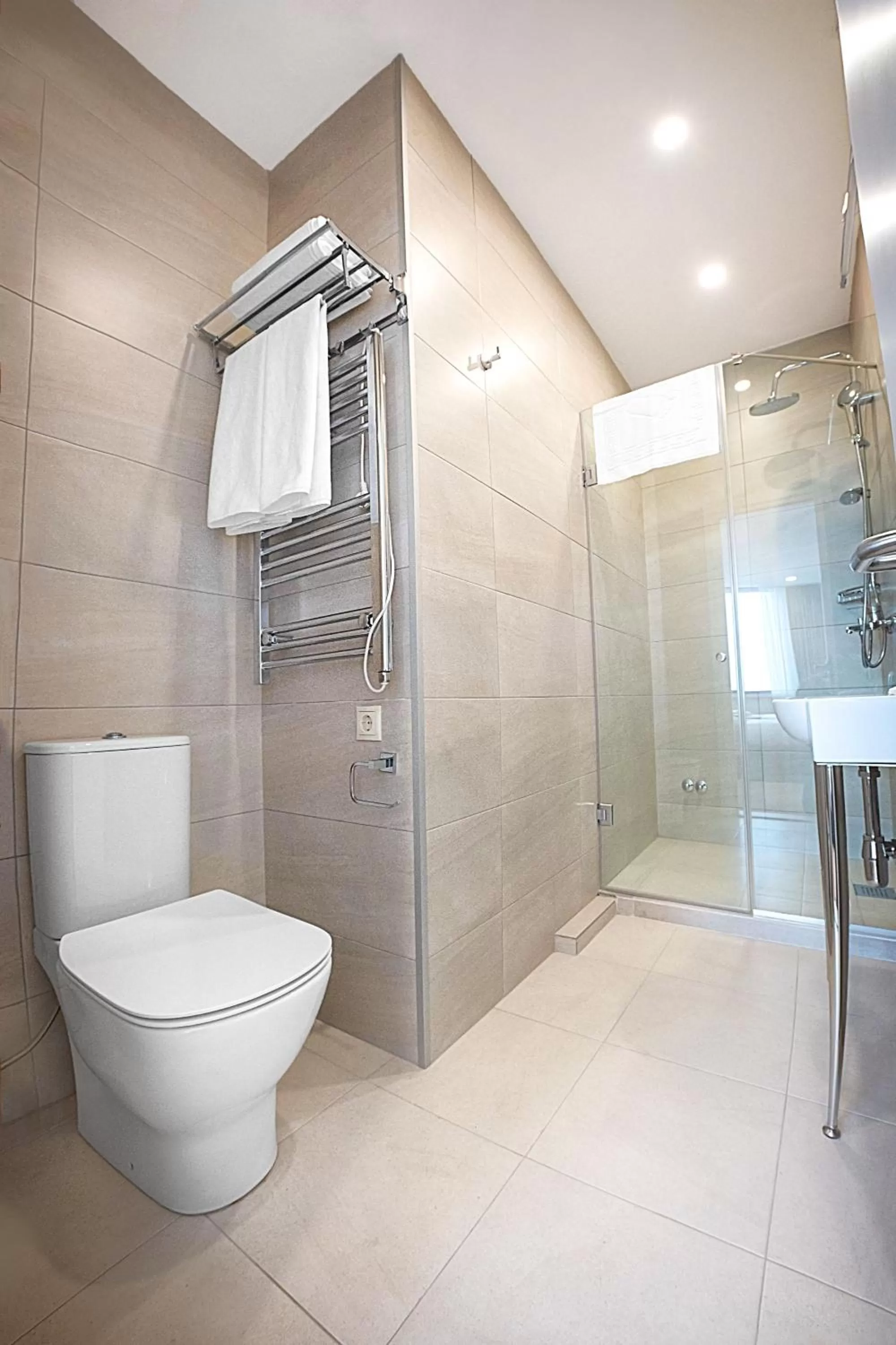 Bathroom in Meta Business Hotel By King David