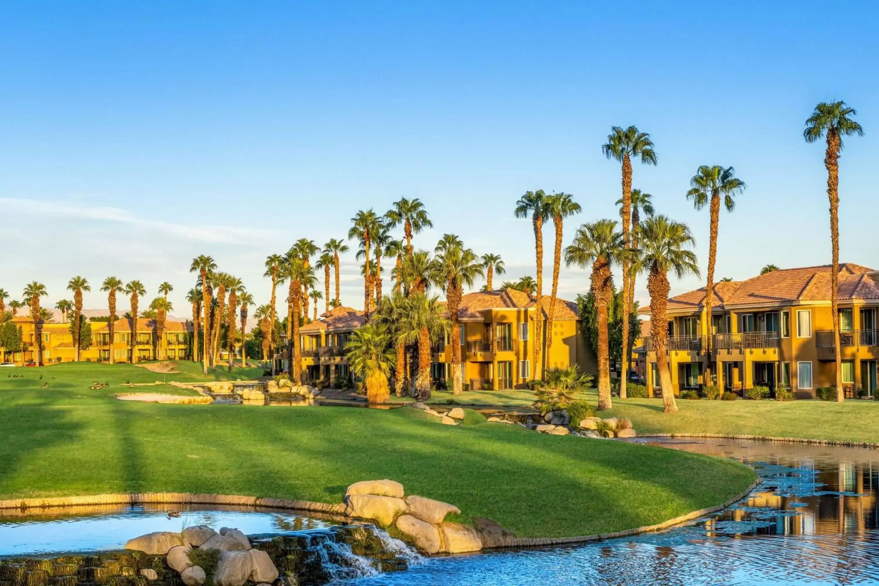 Property building in Marriott's Desert Springs Villas II