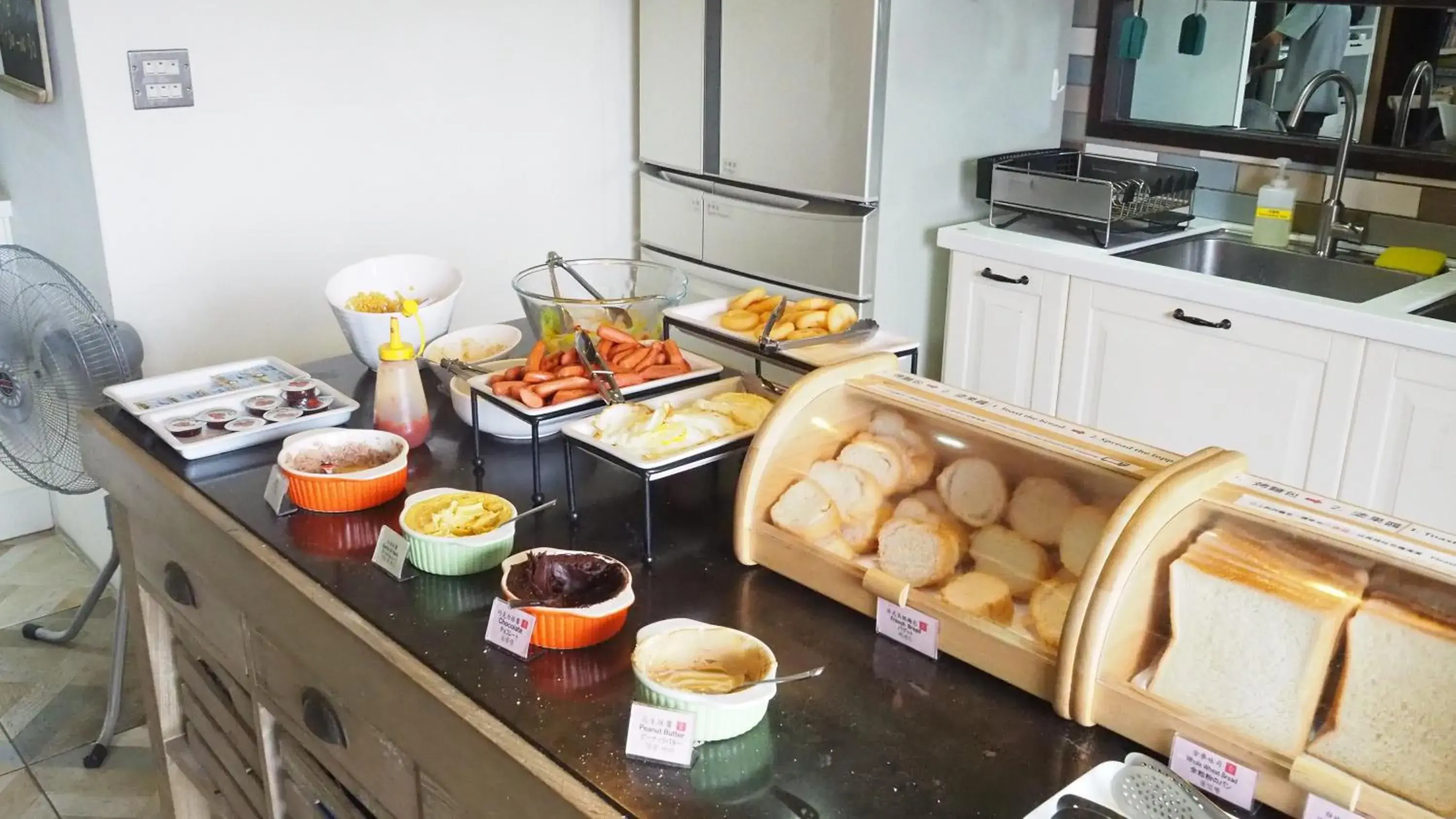 Breakfast, Kitchen/Kitchenette in NK Hostel