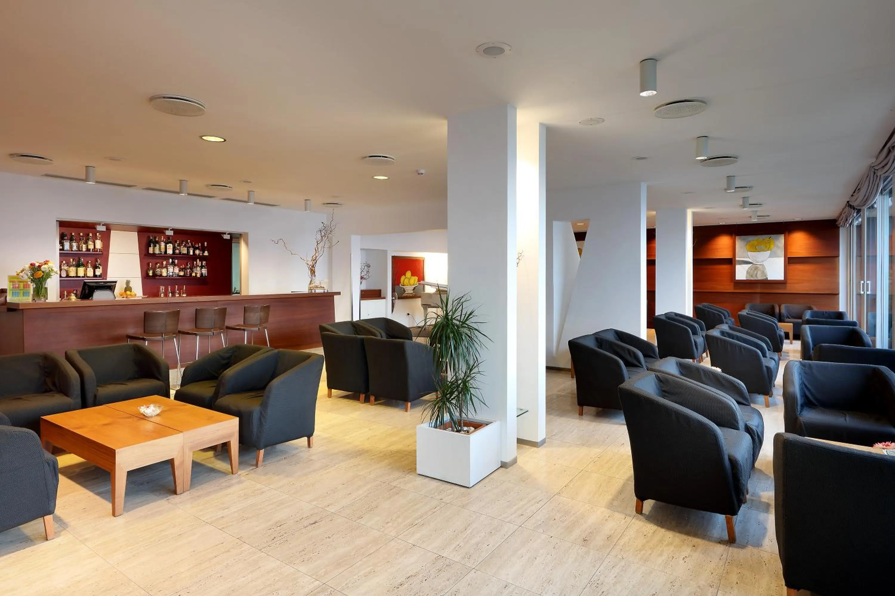 Lounge or bar in Eurostars Monte Tauro