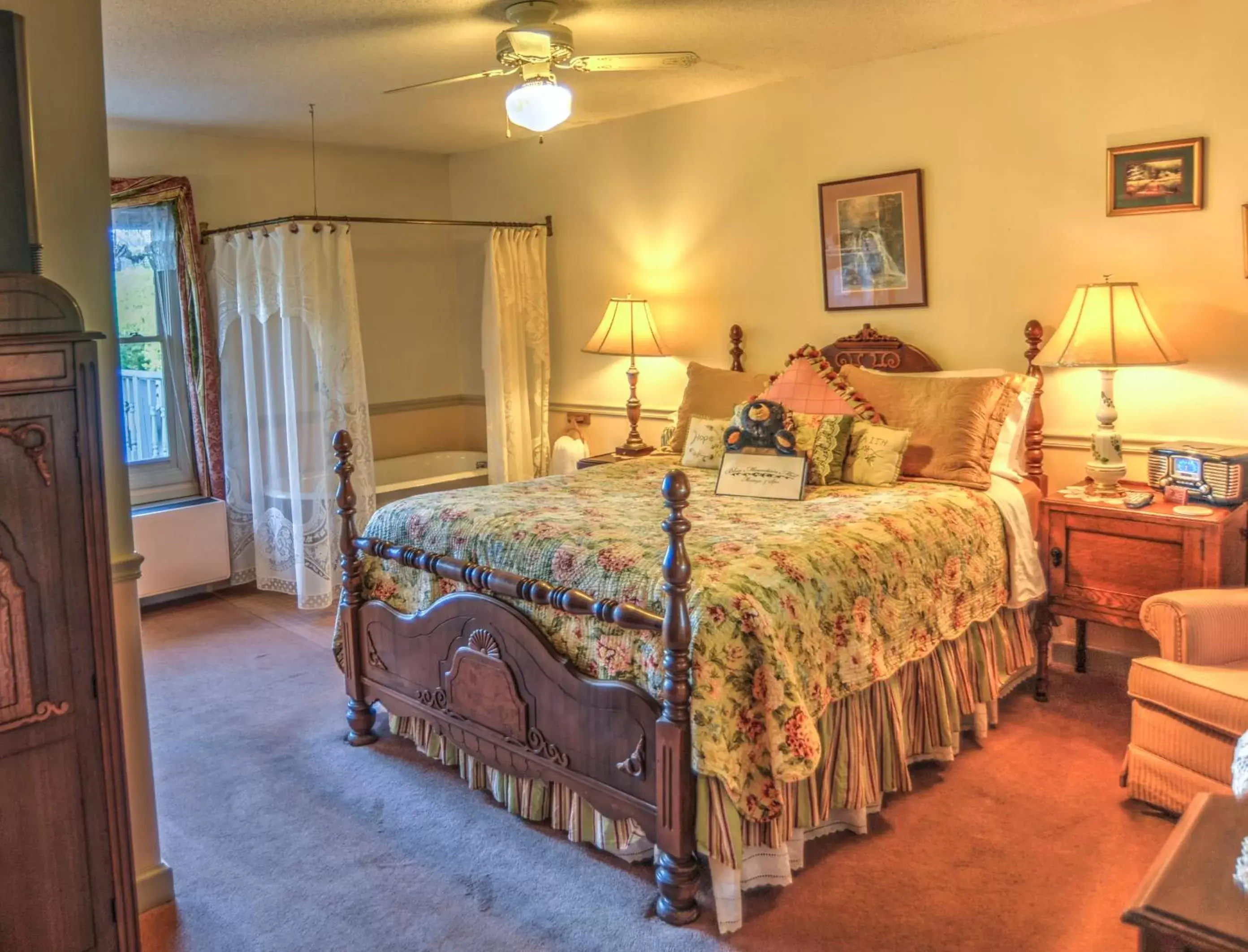 Photo of the whole room, Bed in Blue Mountain Mist Country Inn